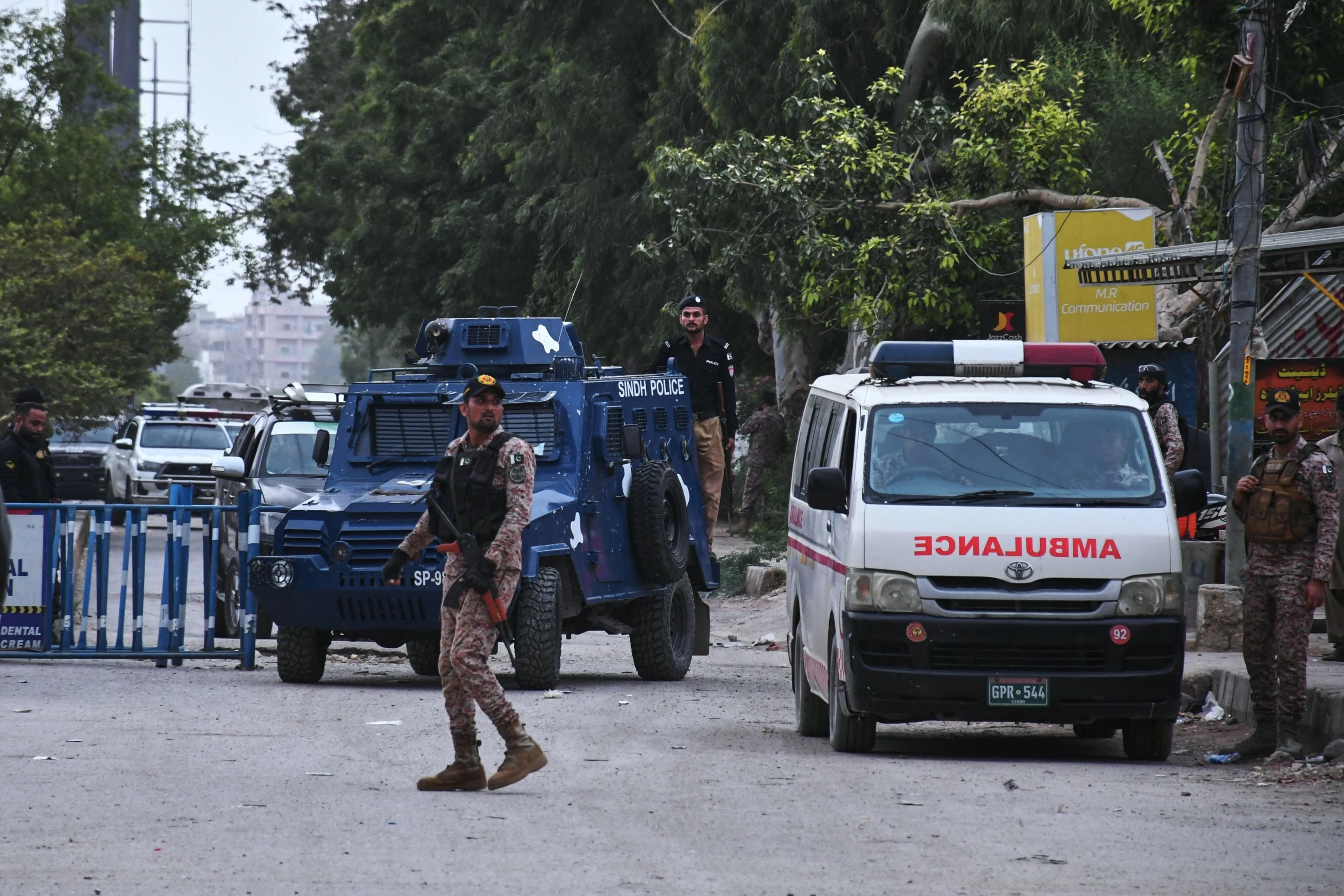 Three Pakistani soldiers killed in militant attack in Karachi