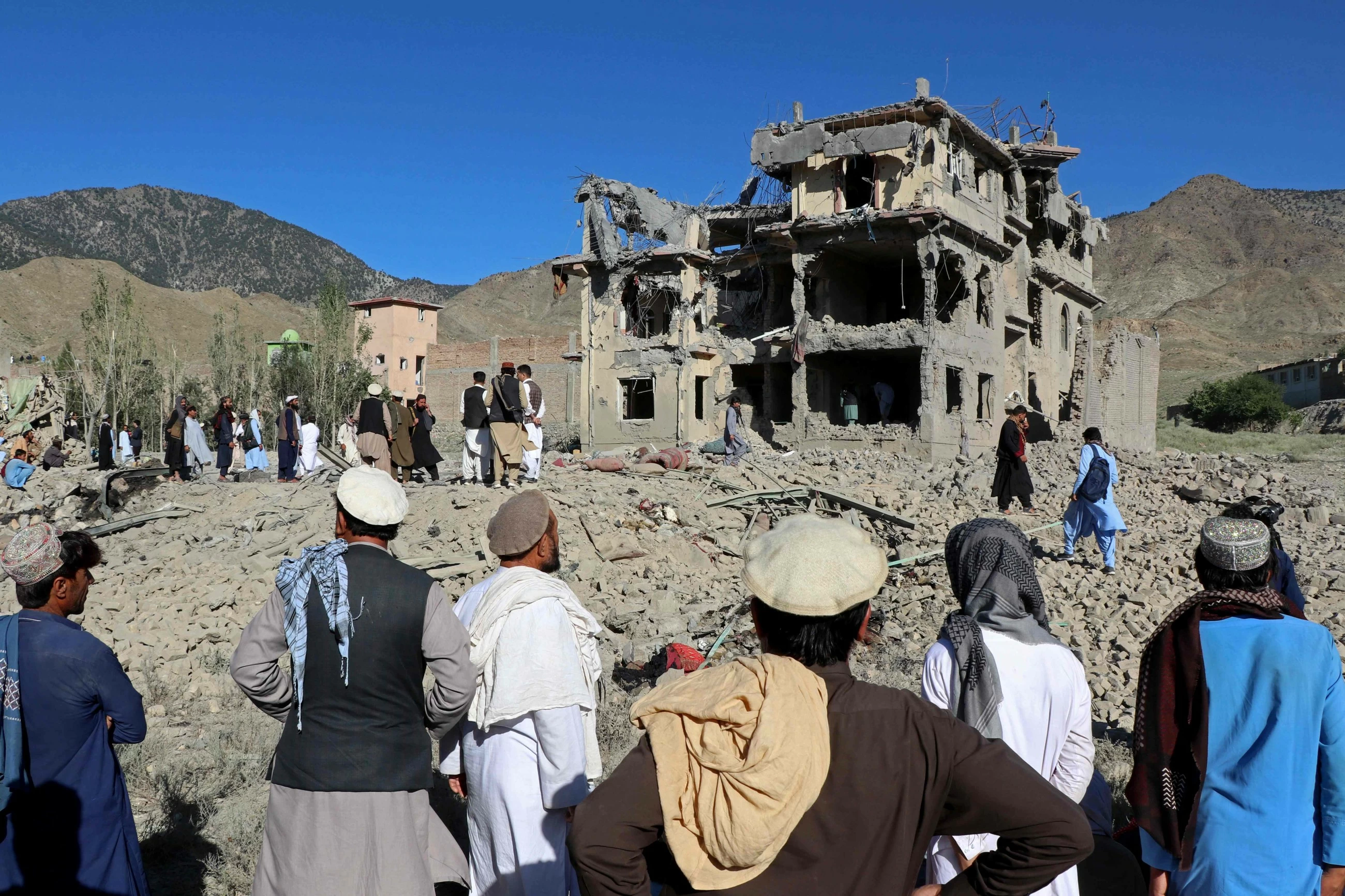 Pakistan forces kill 29 militants in border operation, Kabul says dozens of civilians dead