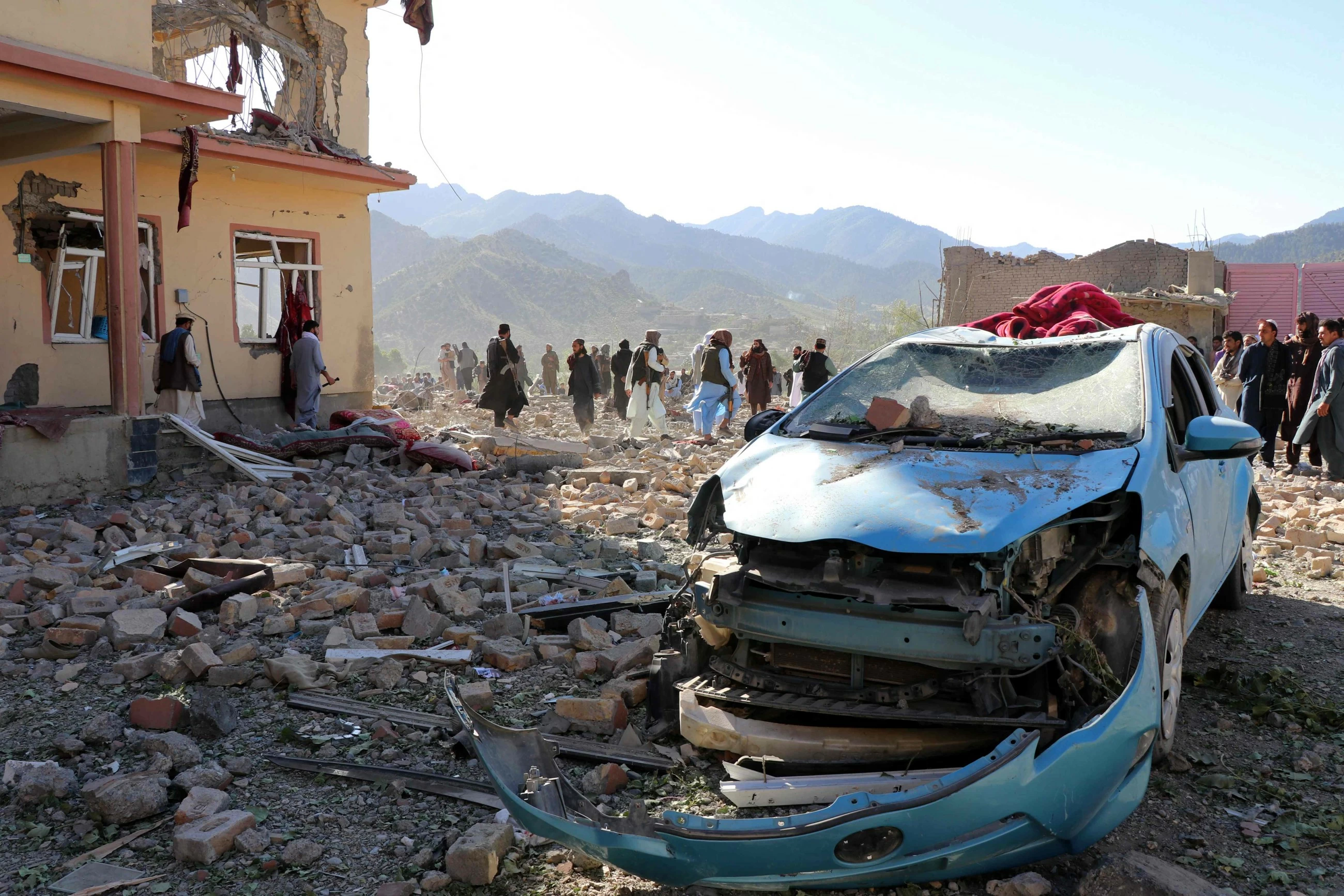 Pakistan forces kill 29 militants in border operation, Kabul says dozens of civilians dead
