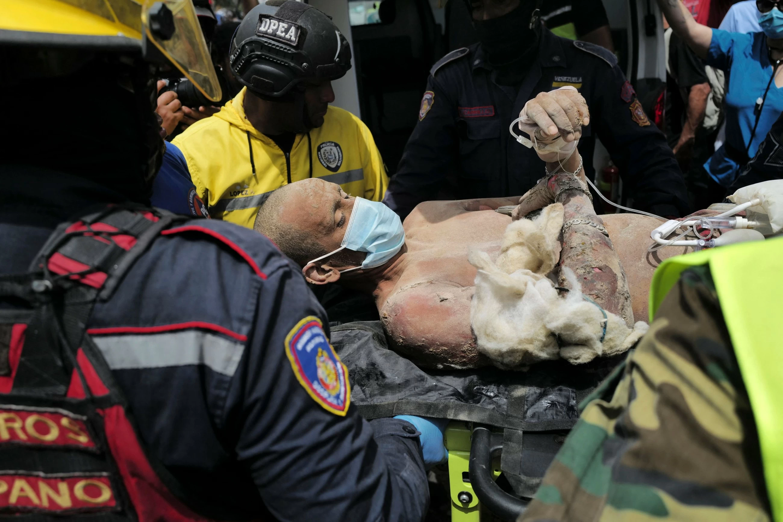 Venezuela search teams scramble as hope fades of finding quake survivors