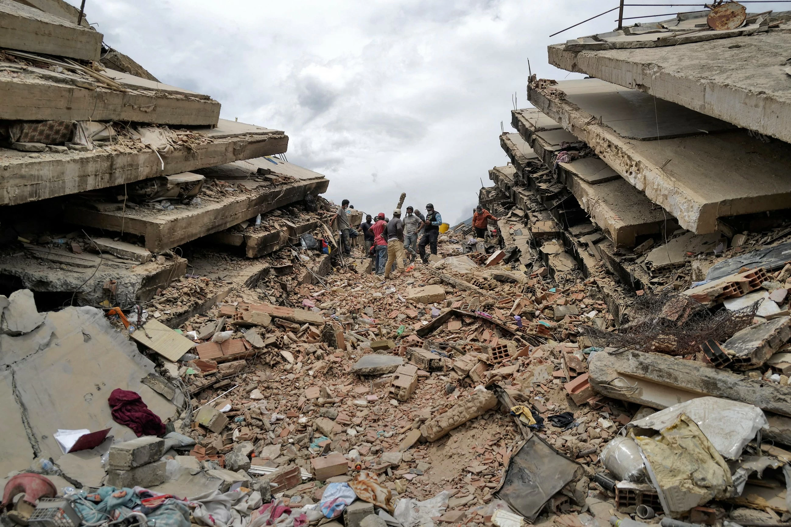 Venezuela search teams scramble as hope fades of finding quake survivors