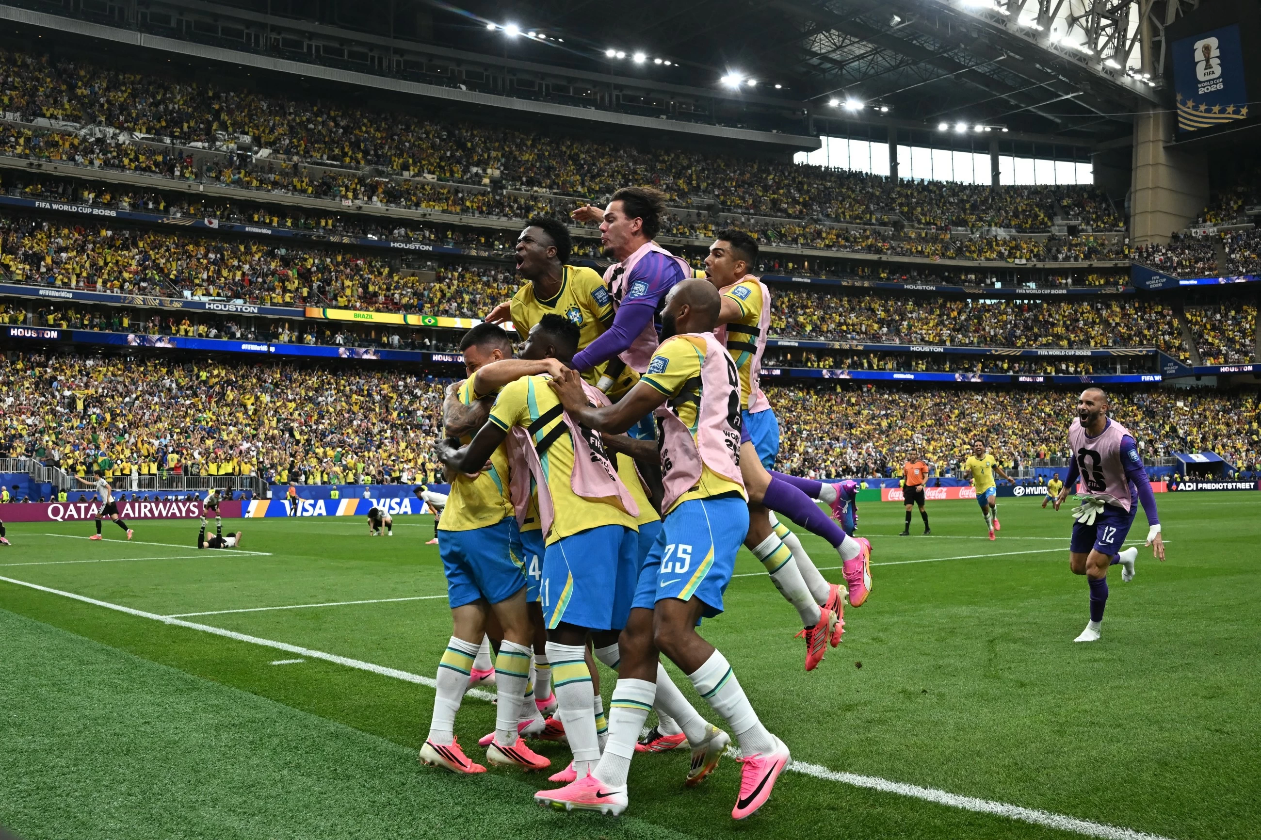 Martinelli scores in 95th minute to send Brazil into World Cup last 16