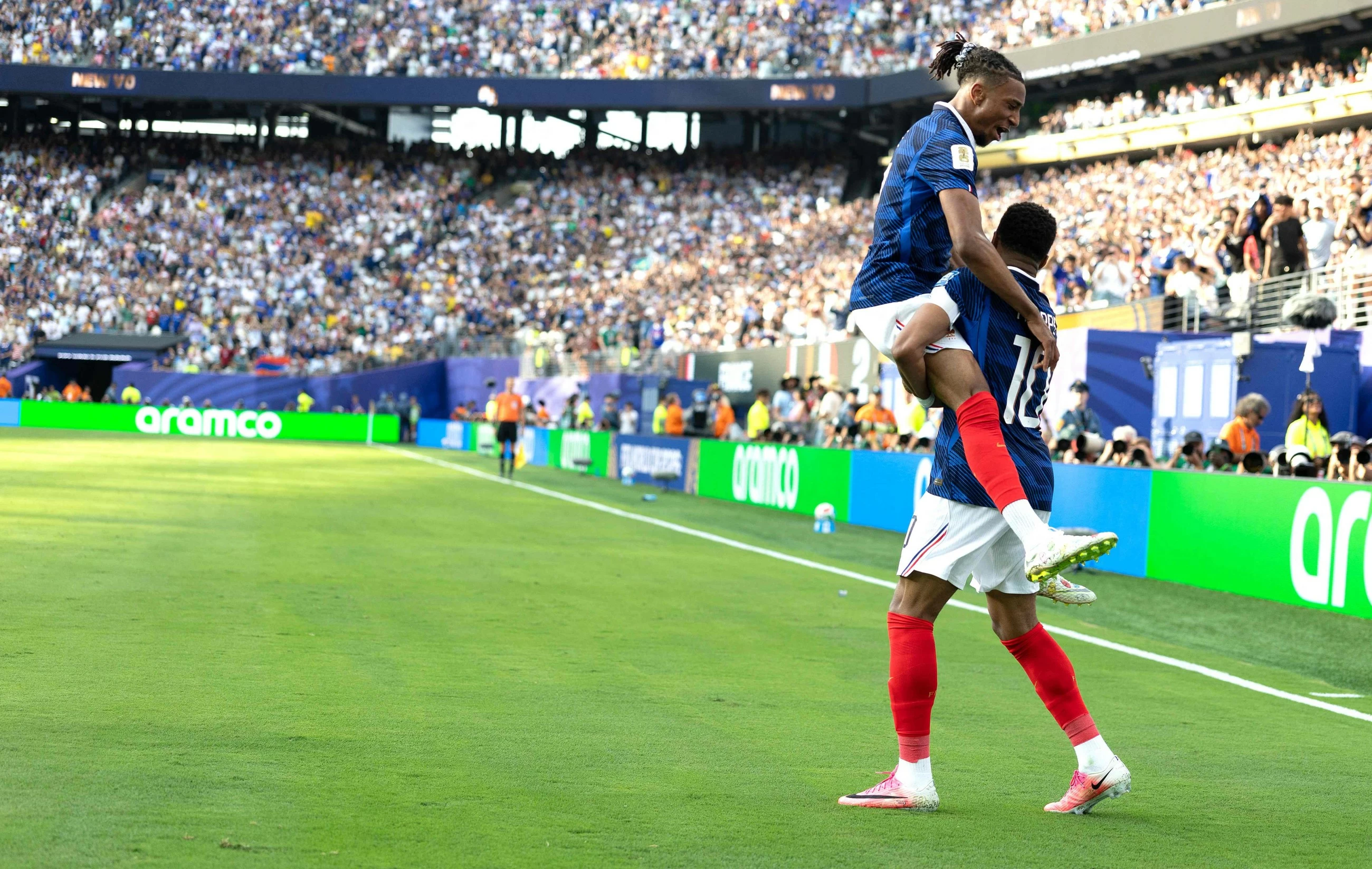 Mbappé scores twice to tie Messi for World Cup lead with 6 goals, France beats Sweden 3-0