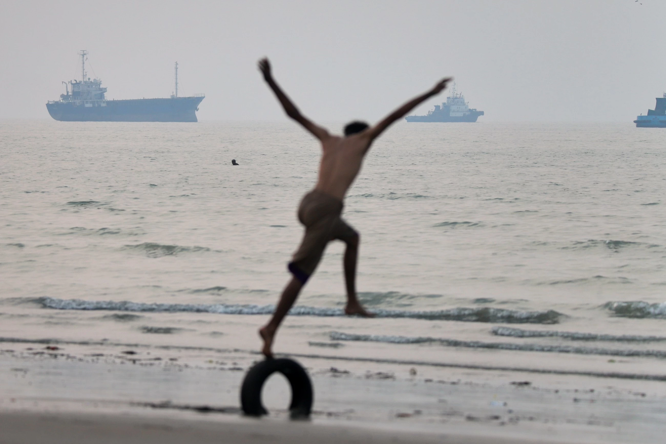 Ship runs aground in Strait of Hormuz