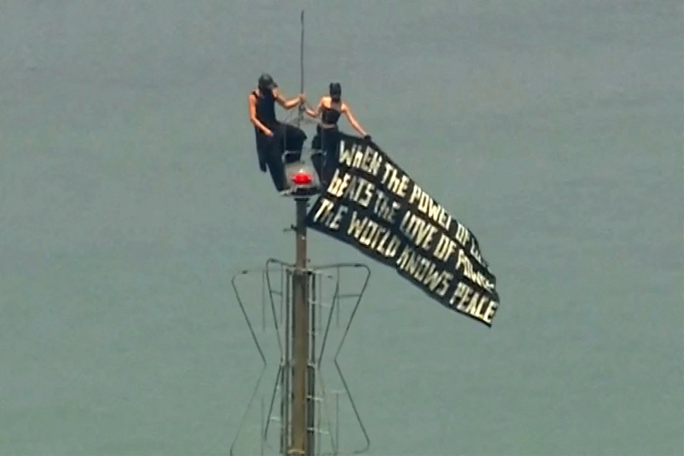 Pair climb to top of Empire State Building for apparent proposal, arrested