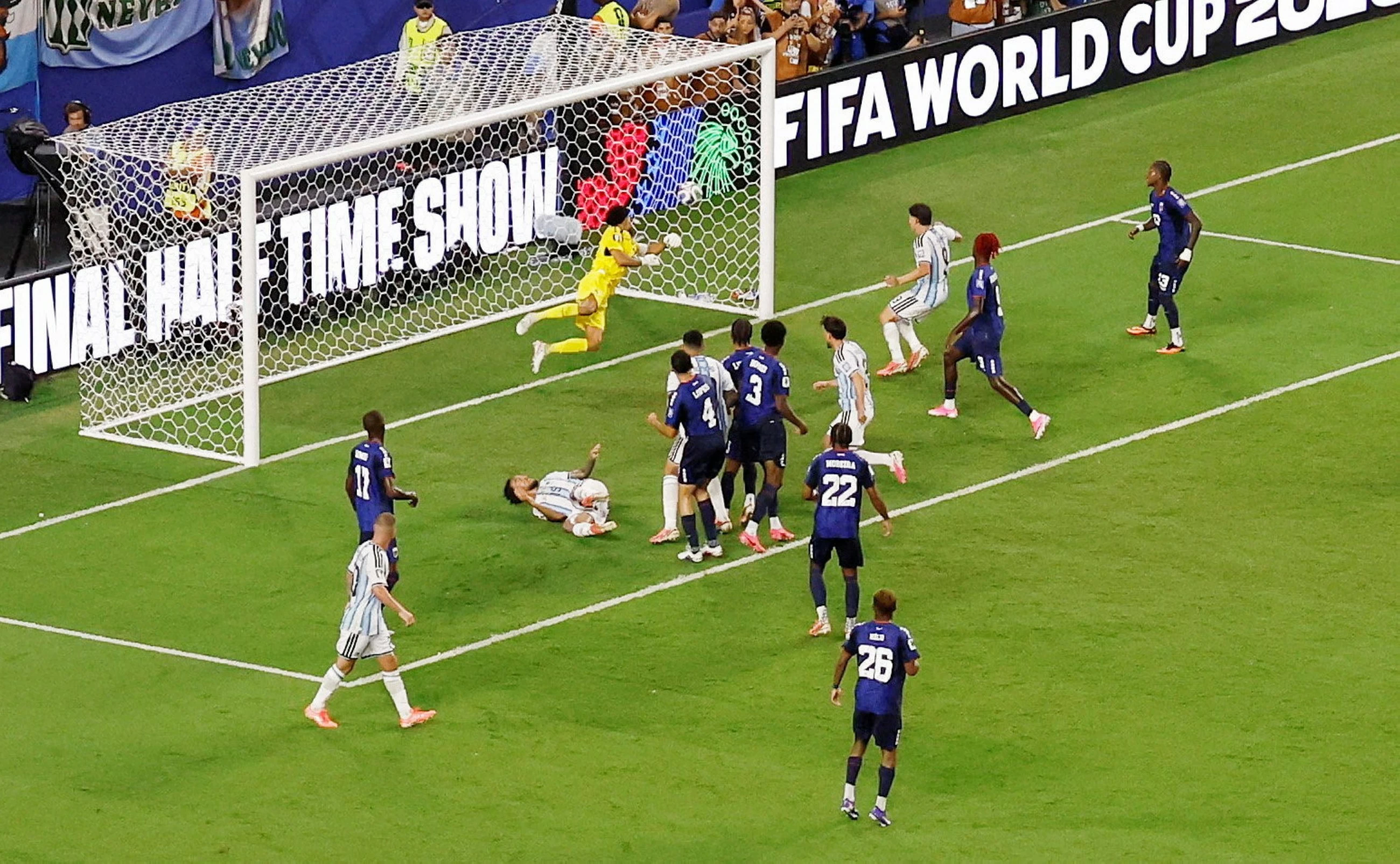 Lionel Messi scores 20th World Cup goal, extends streak to 8 games and takes Golden Boot lead