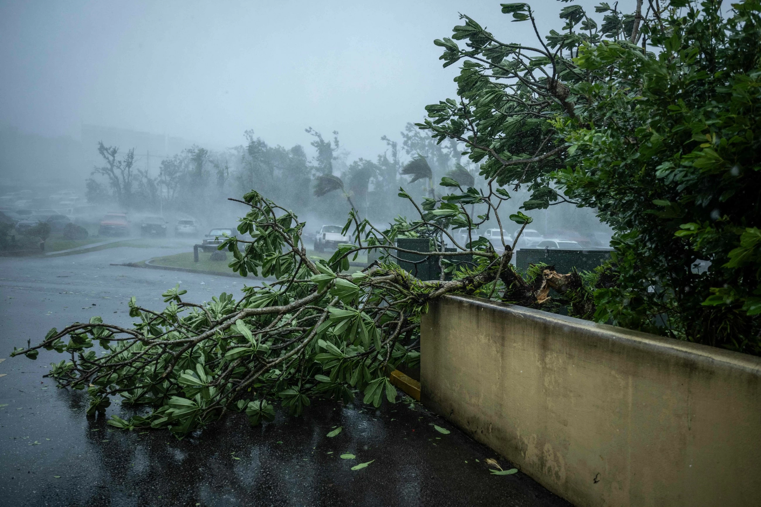 'Major' damage as super typhoon hits US islands