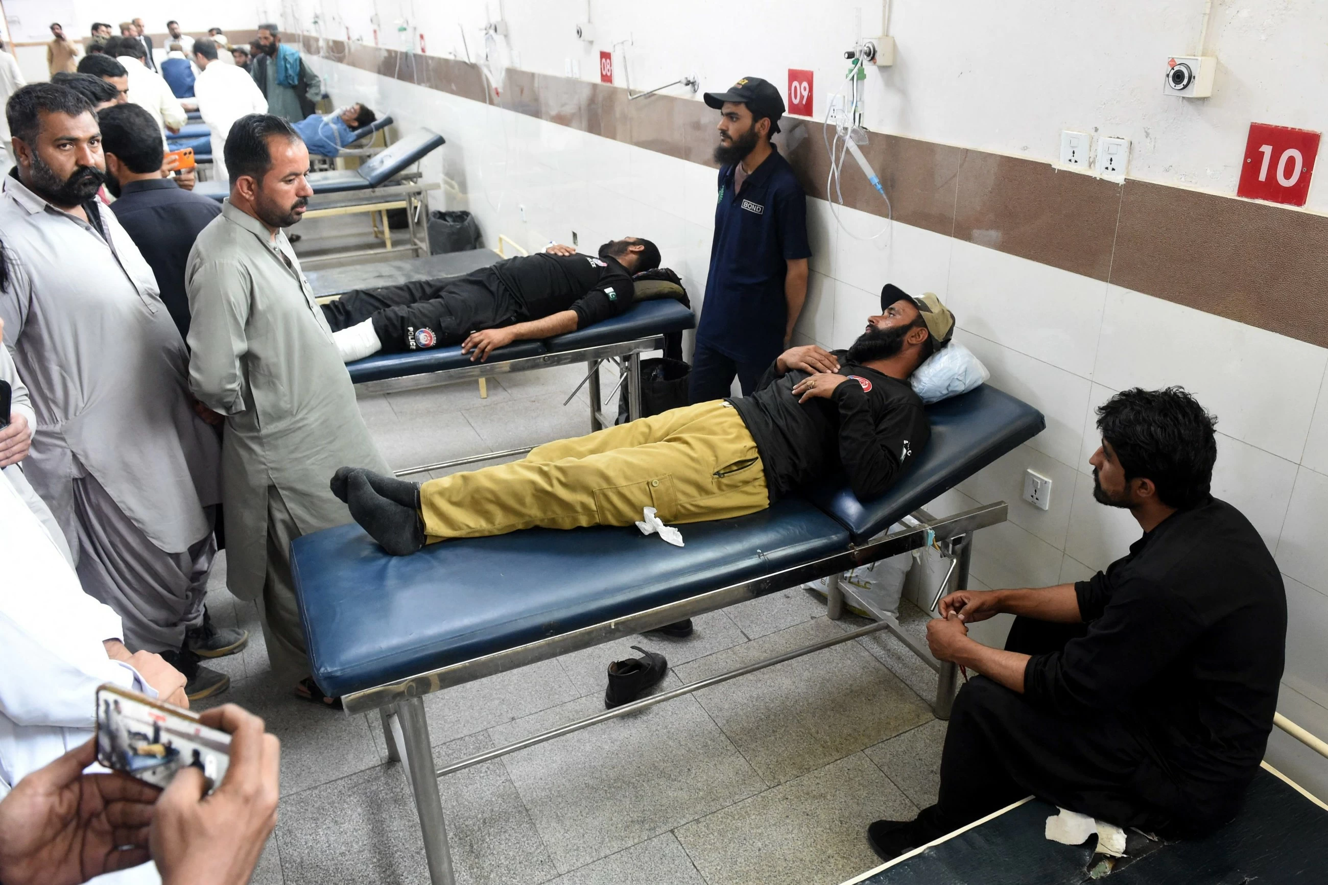 Gunmen kill 9 police officers near dam project in southwest Pakistan