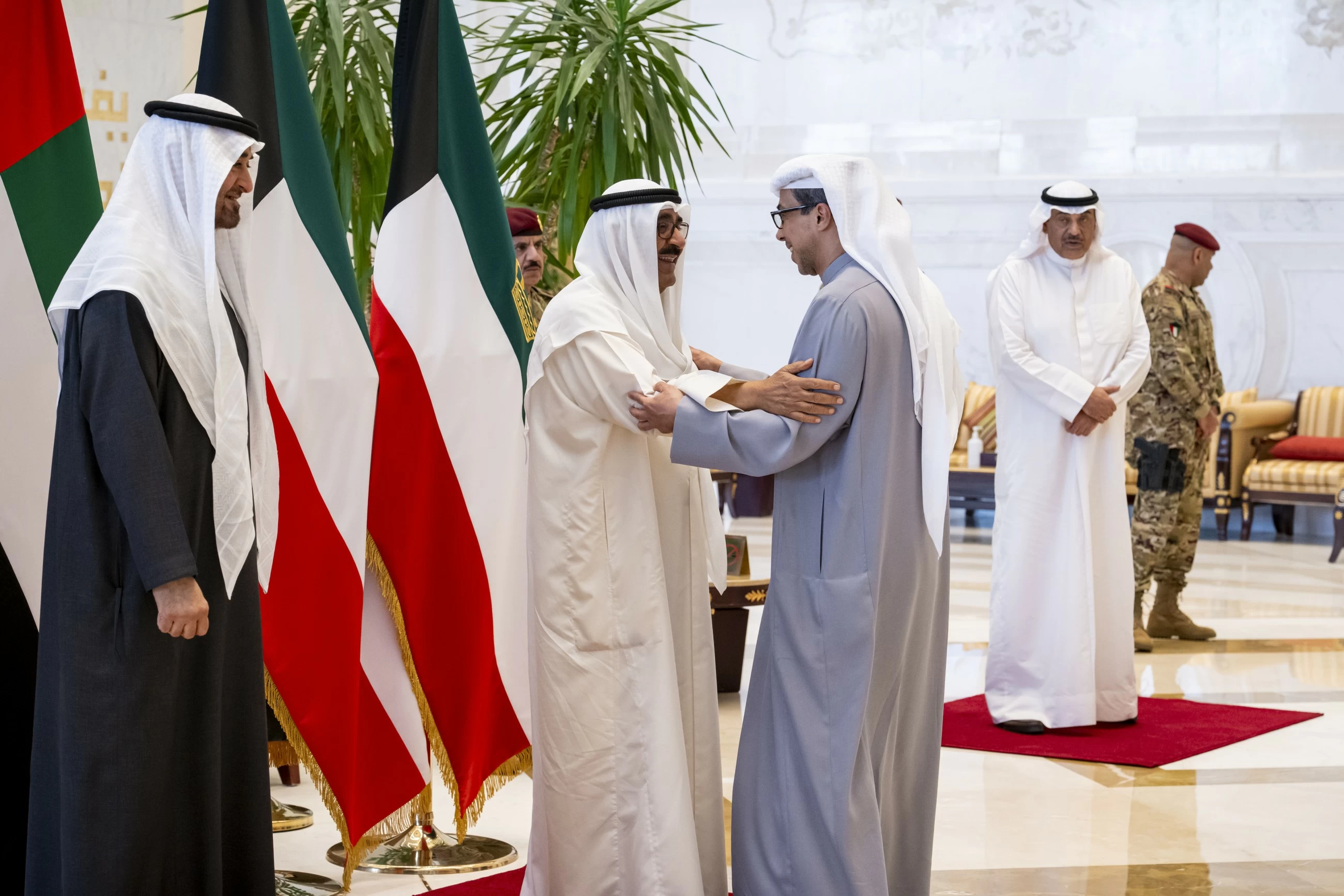 UAE President and Emir of Kuwait discuss strengthening bilateral cooperation