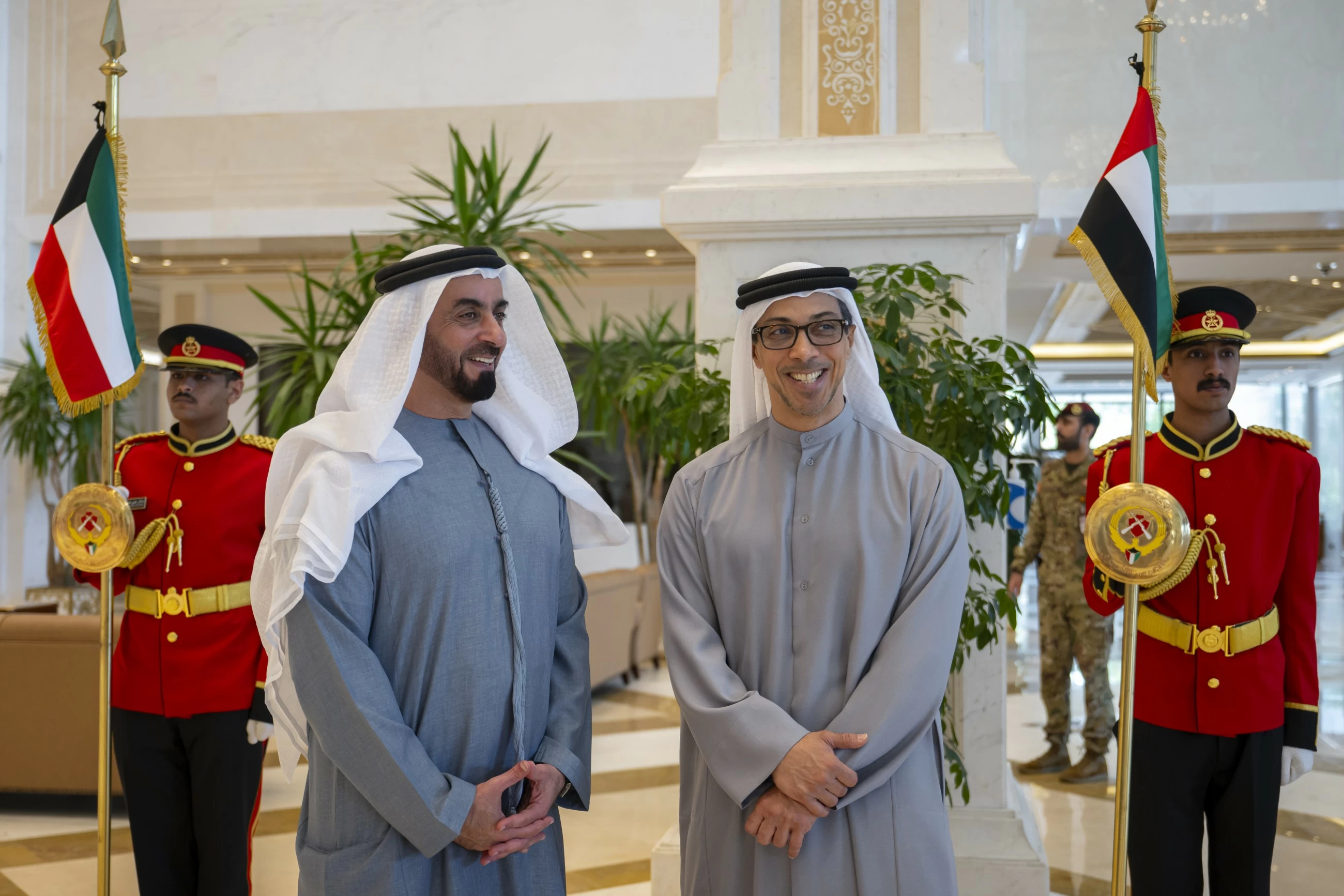 UAE President and Emir of Kuwait discuss strengthening bilateral cooperation