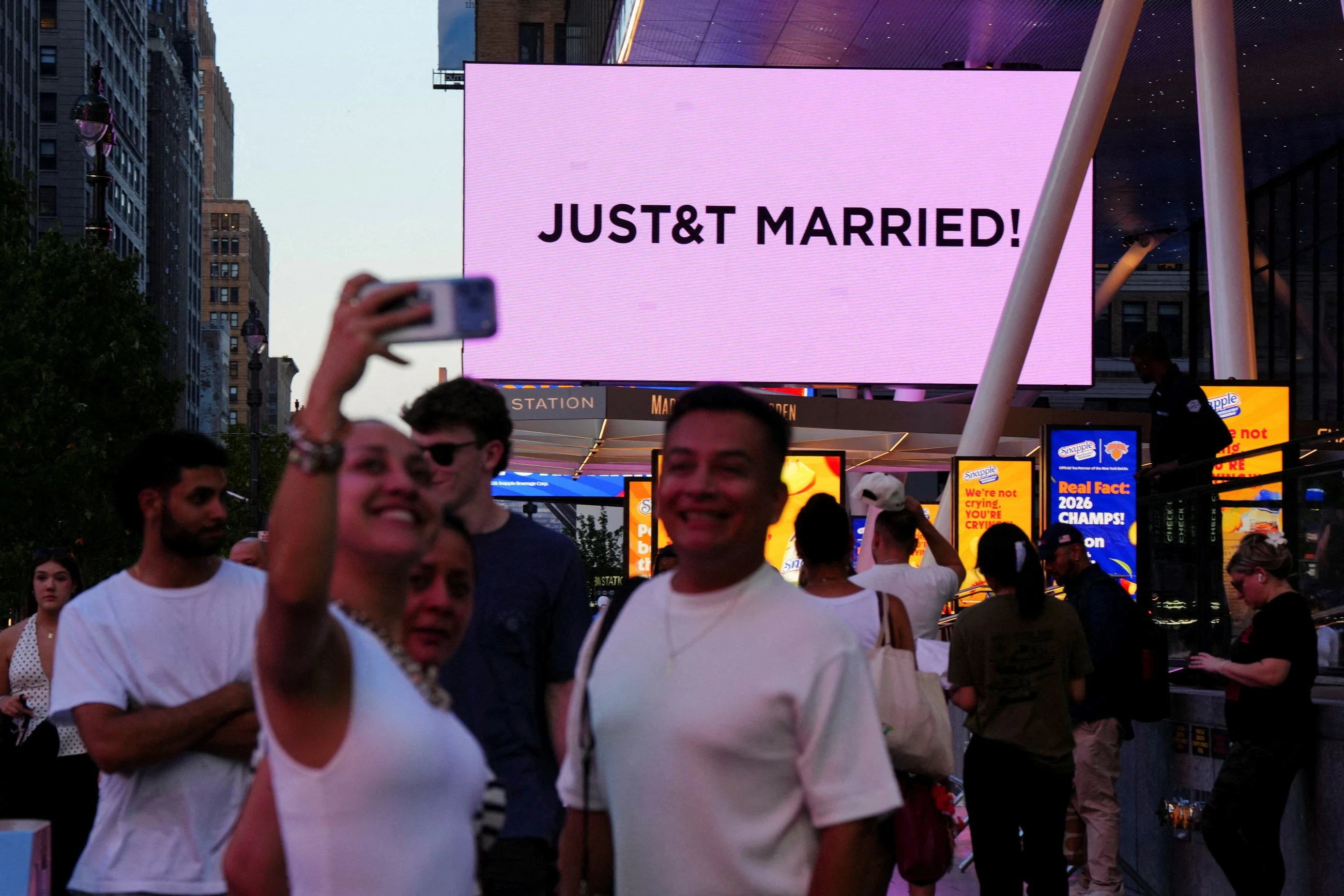 Taylor Swift paid $160,000 for New York wedding permit: Mayor