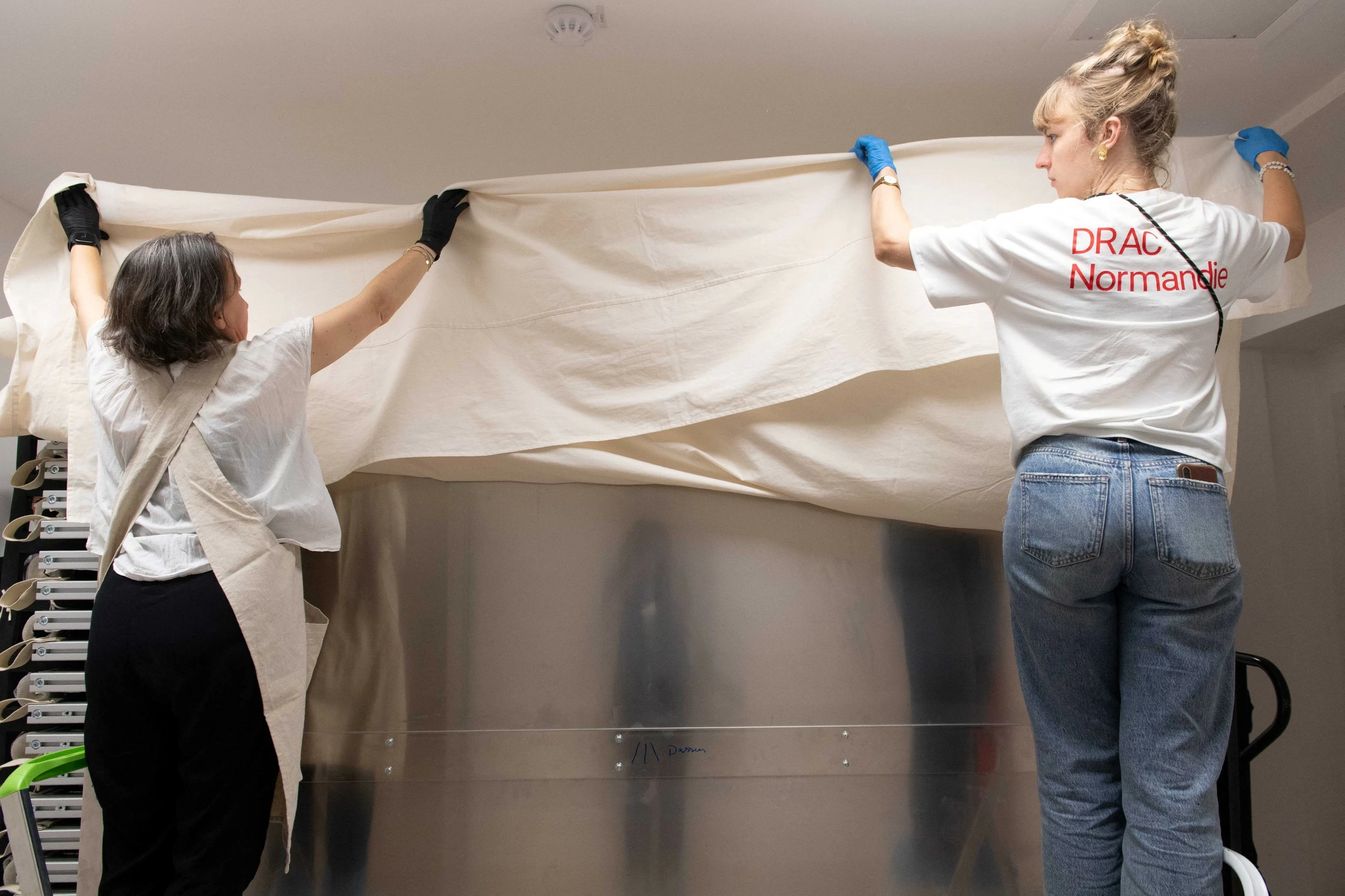 Bayeux Tapestry arrives in London after epic journey from France