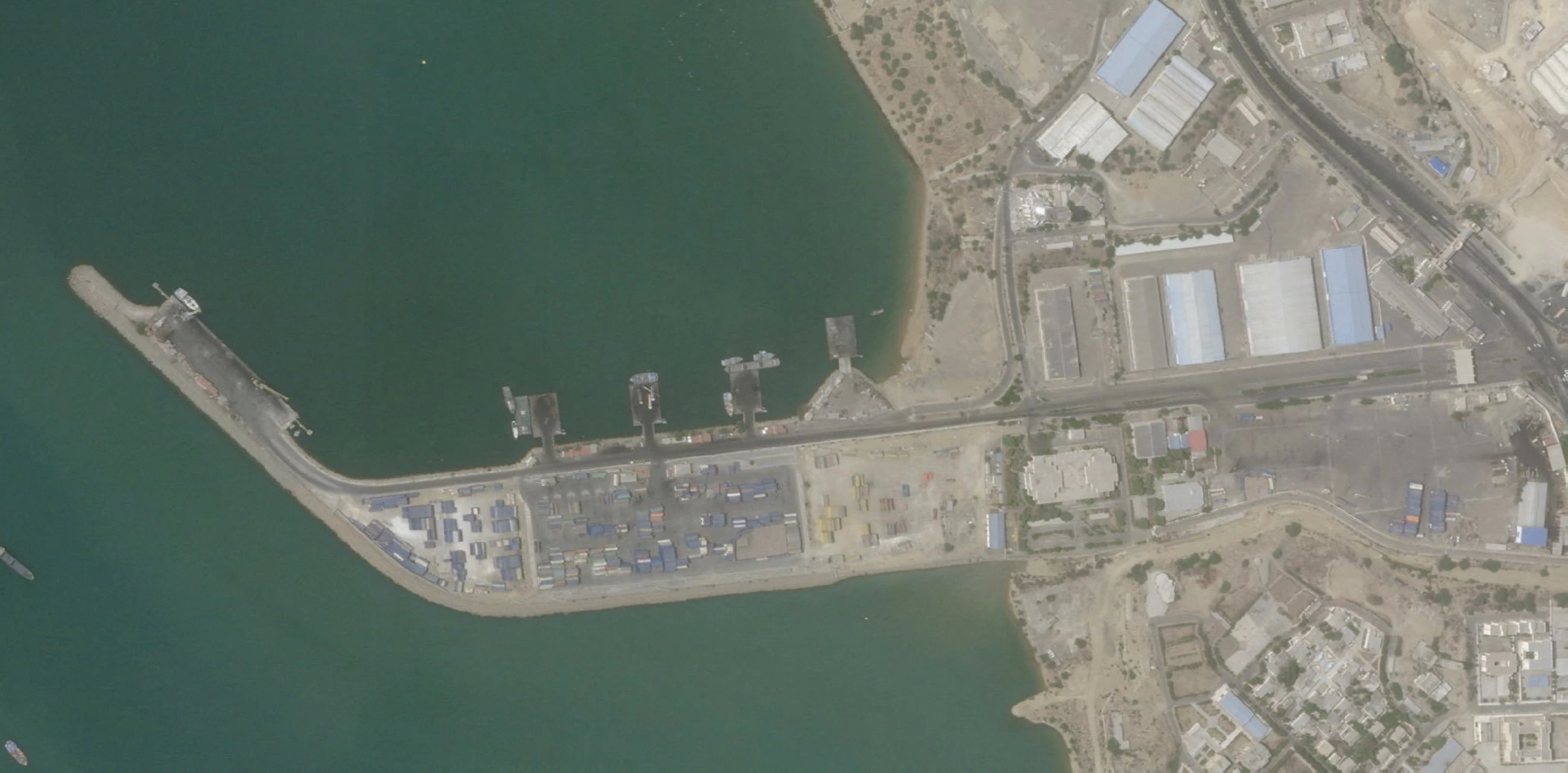 Iran strikes Gulf neighbours after new US attacks