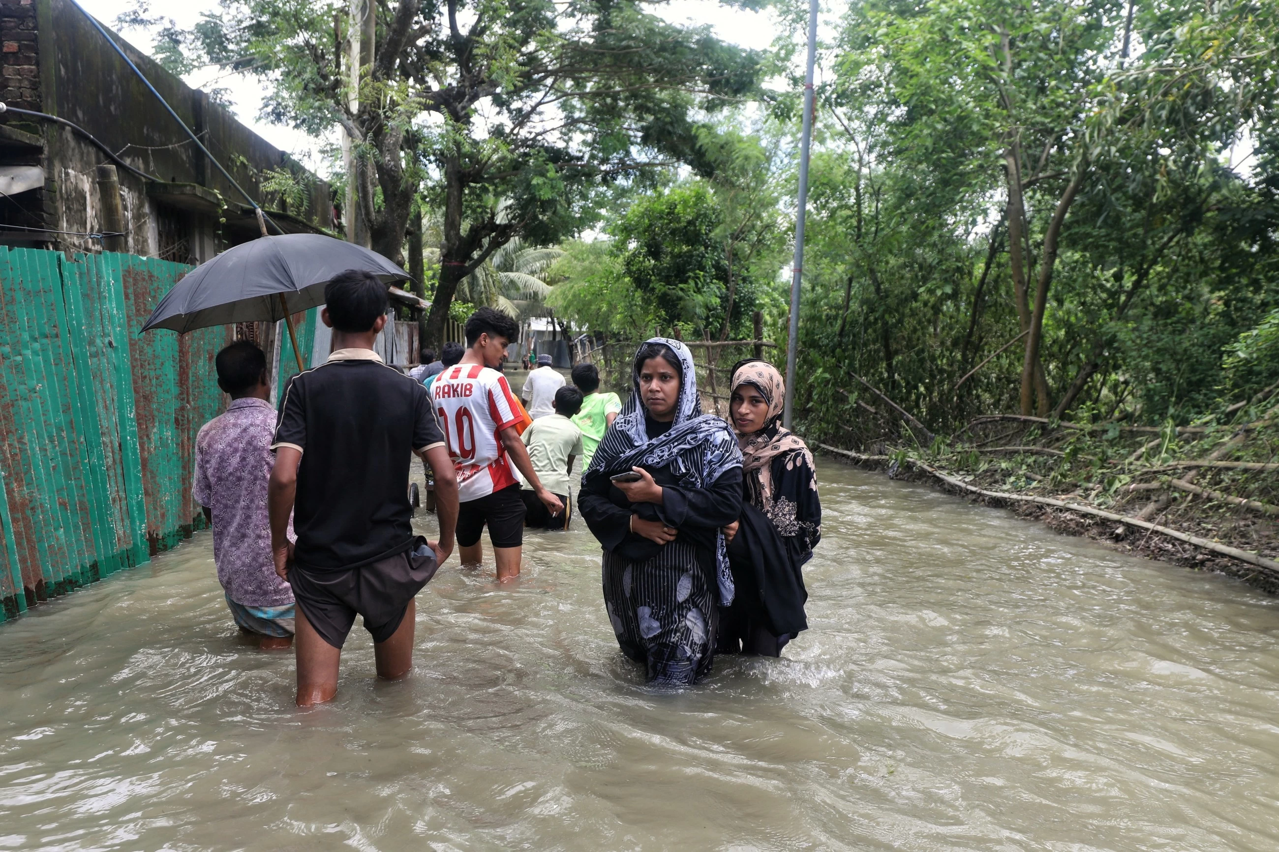 Bangladesh students demand minister quit over flood-hit exams