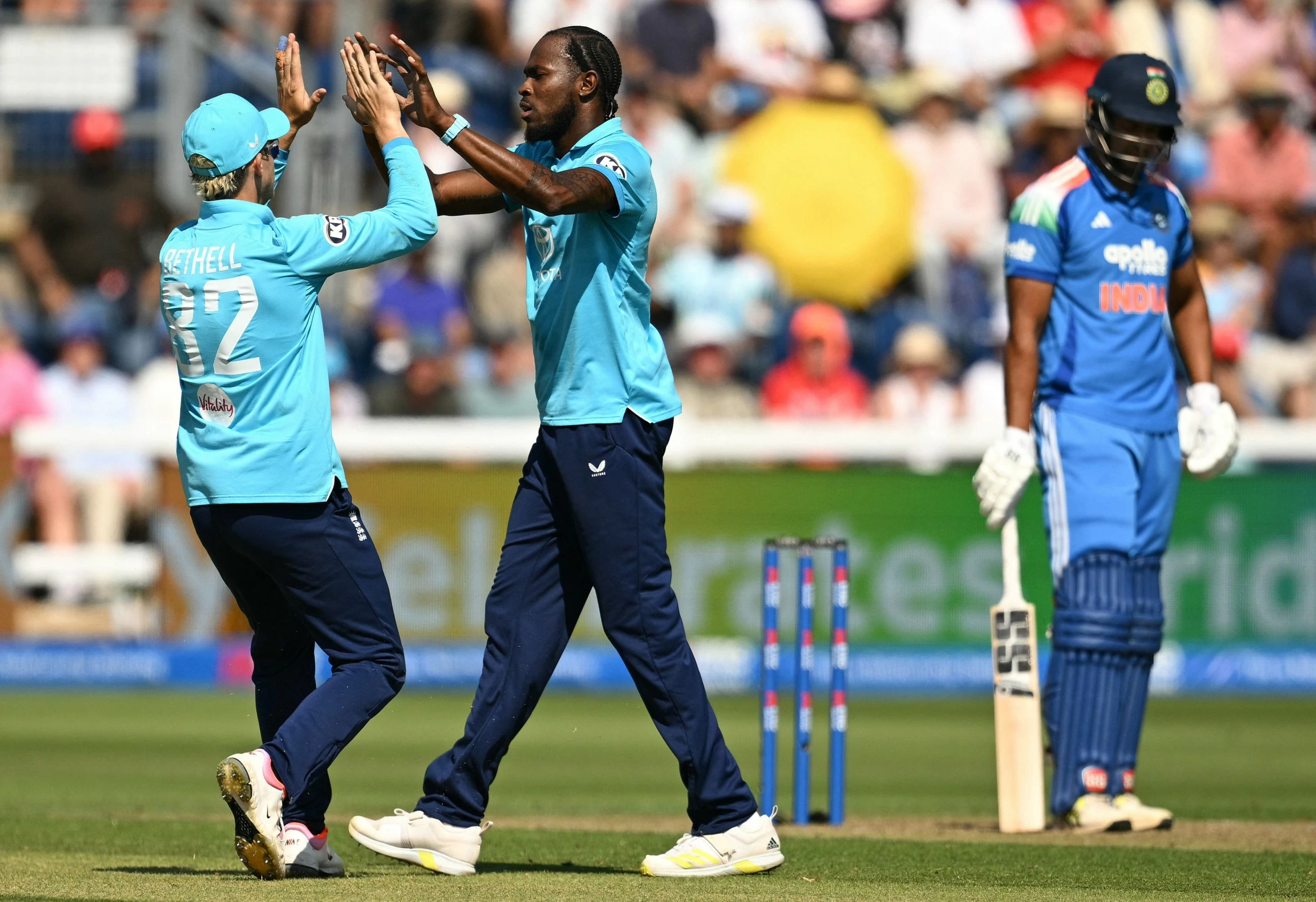 Root steers England to victory over India in second ODI with unbeaten 99