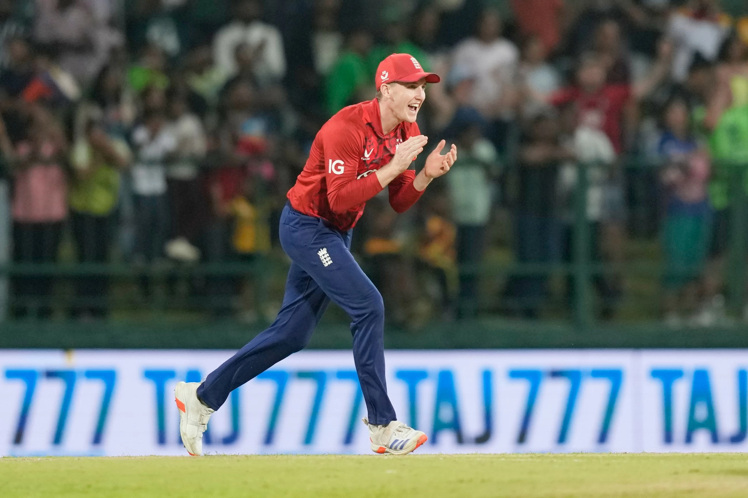 Brook urges England to follow ever-green Root's example
