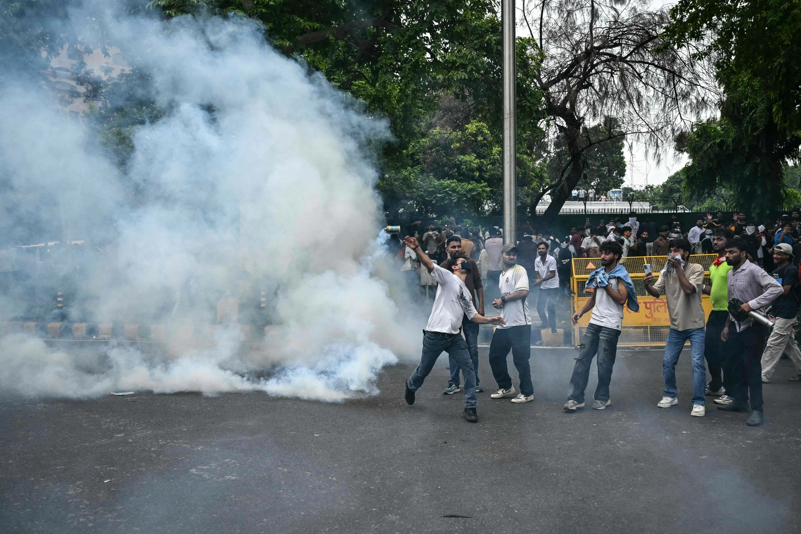 Police in India clash with youth-led Cockroach party supporters near Parliament