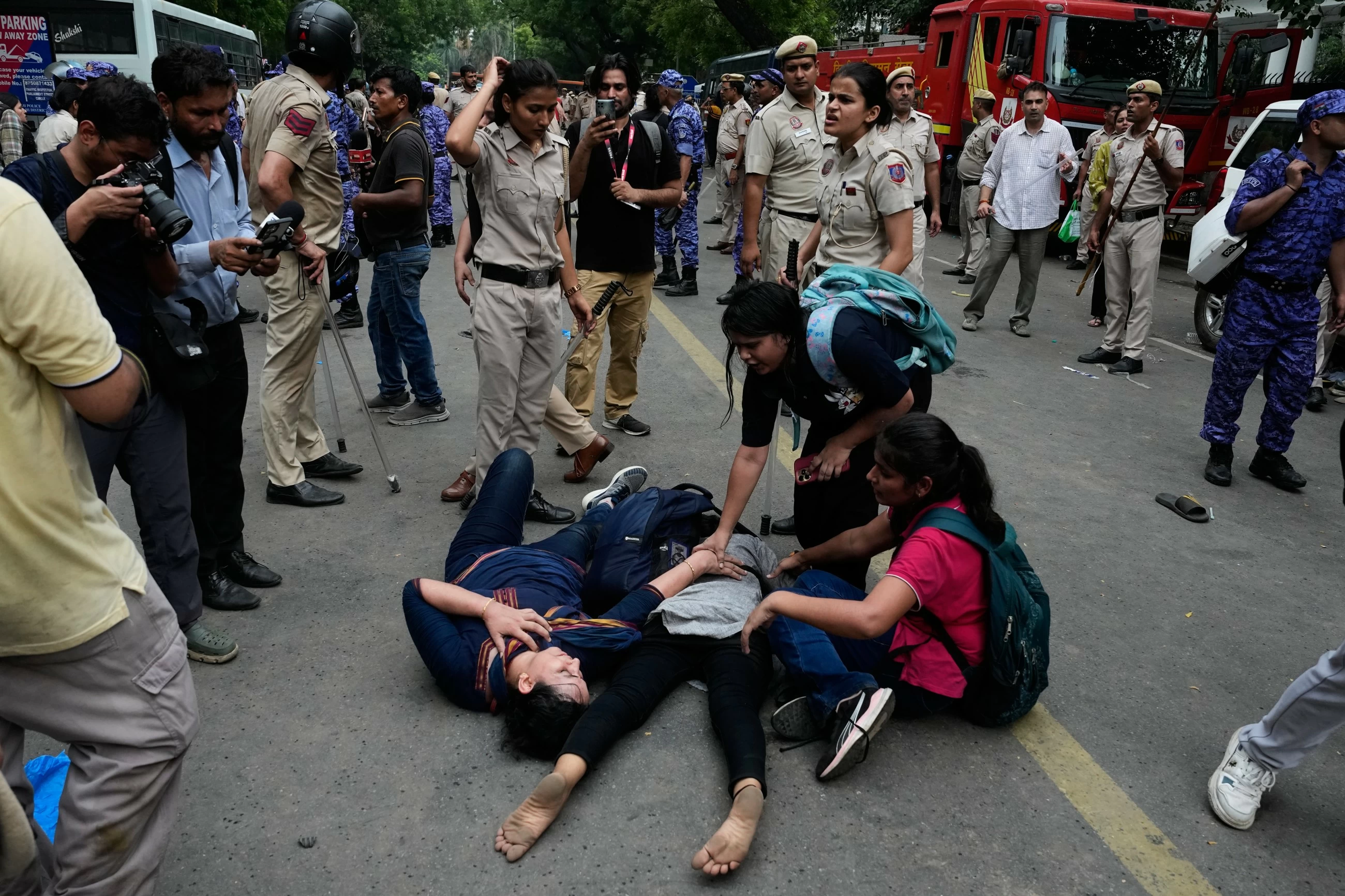 Police in India clash with youth-led Cockroach party supporters near Parliament