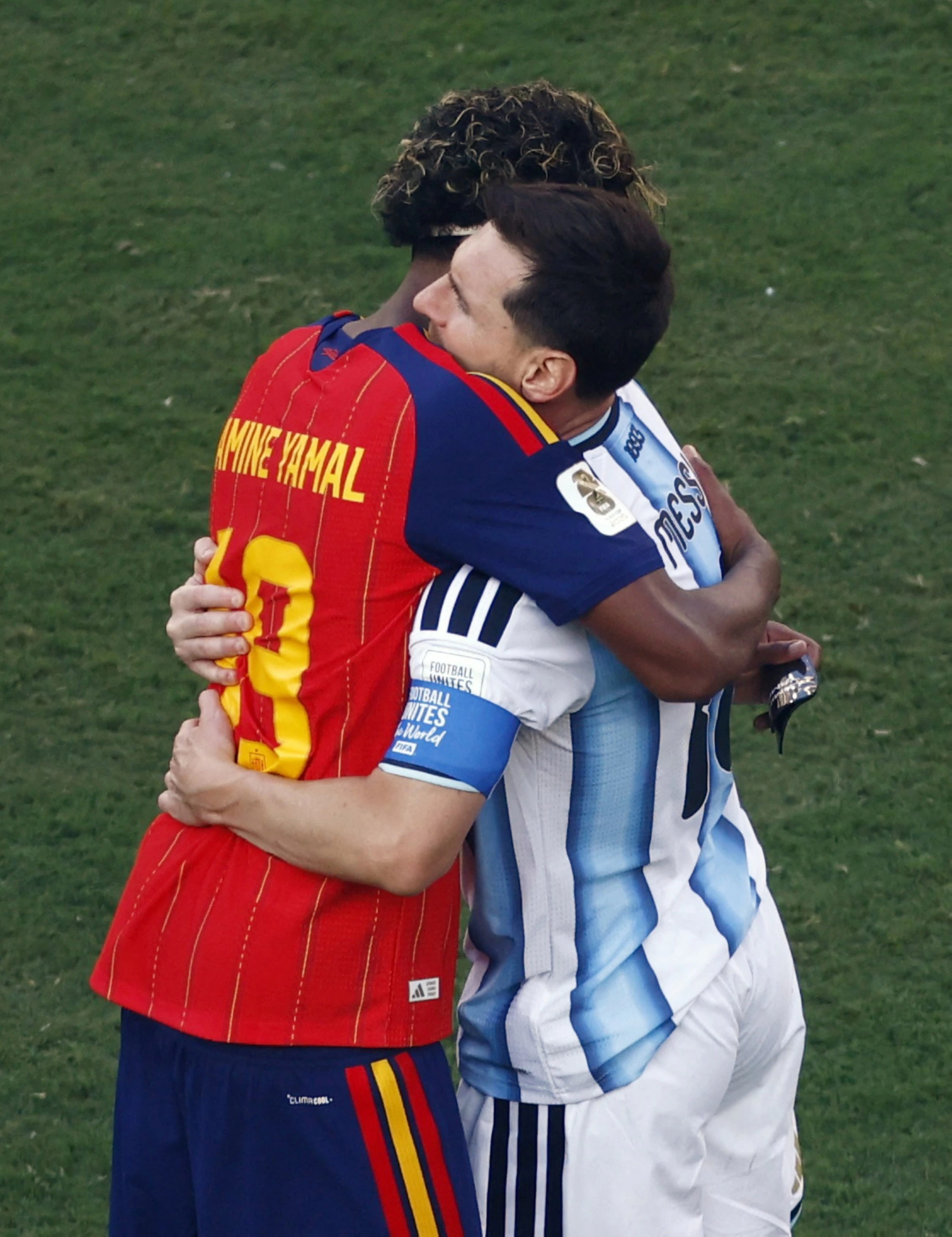 Yamal's embrace of Messi becomes defining image of Spain's World Cup triumph