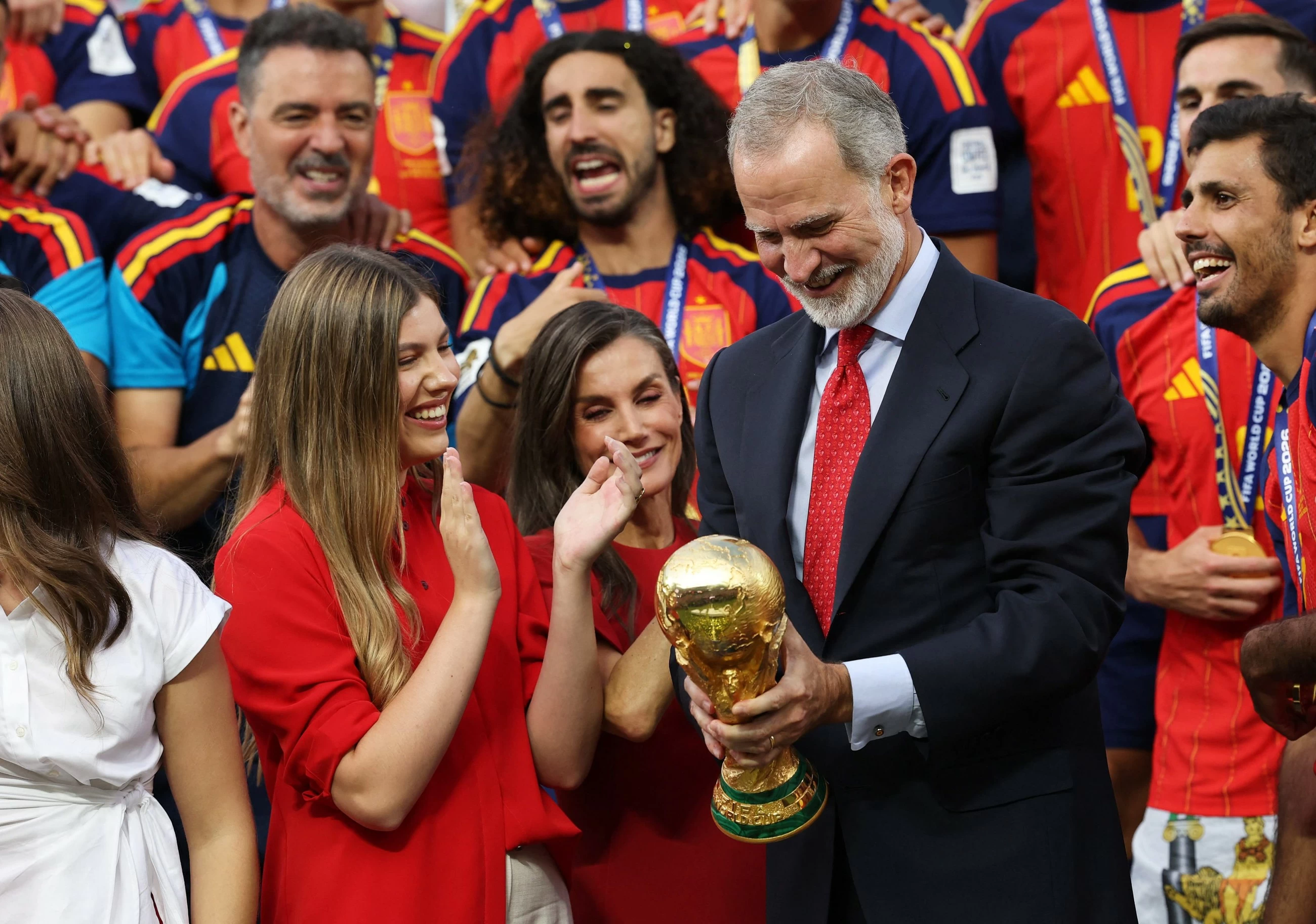 Spanish king hails World Cup heroes as celebration tour begins