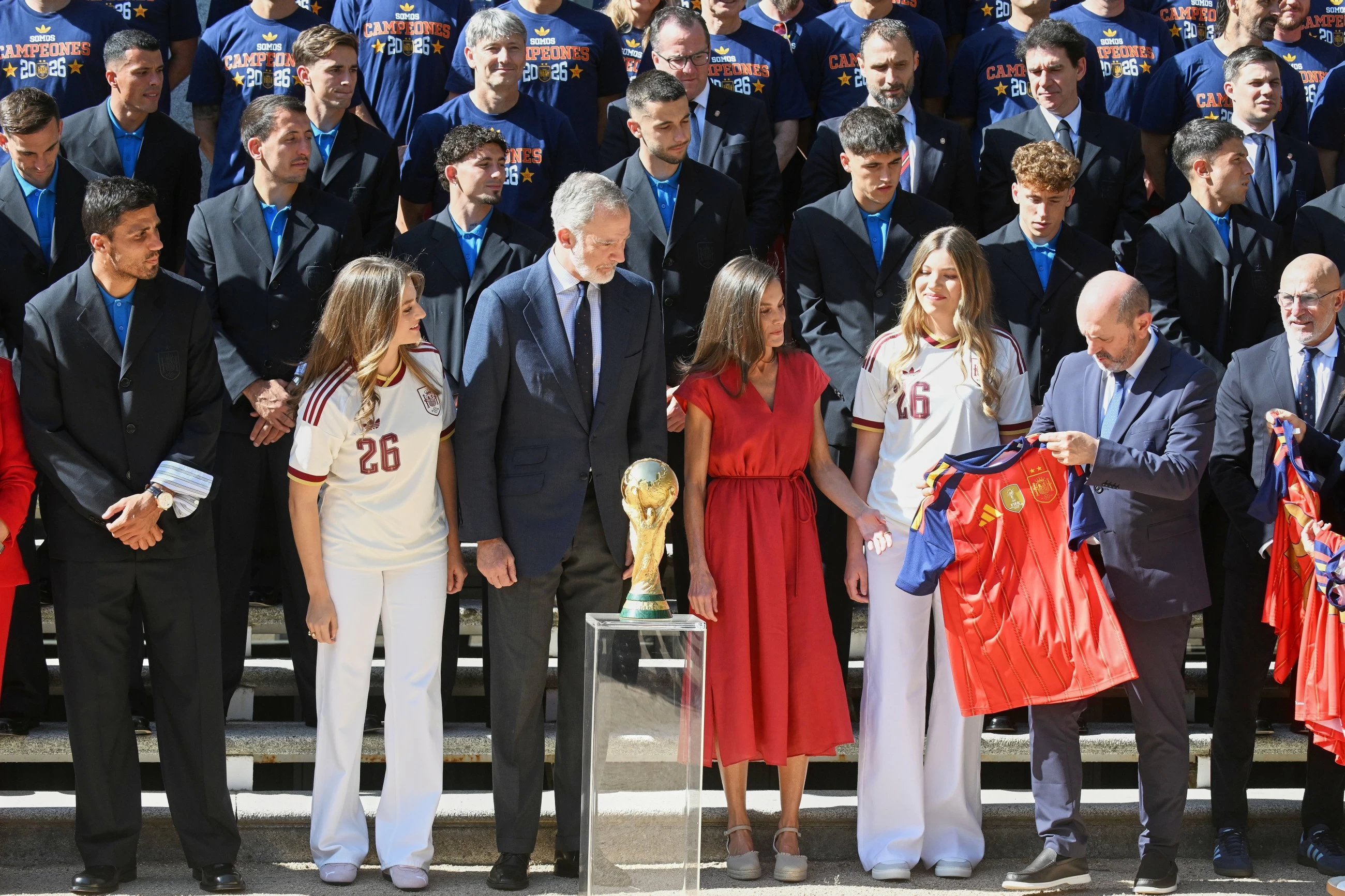Spanish king hails World Cup heroes as celebration tour begins