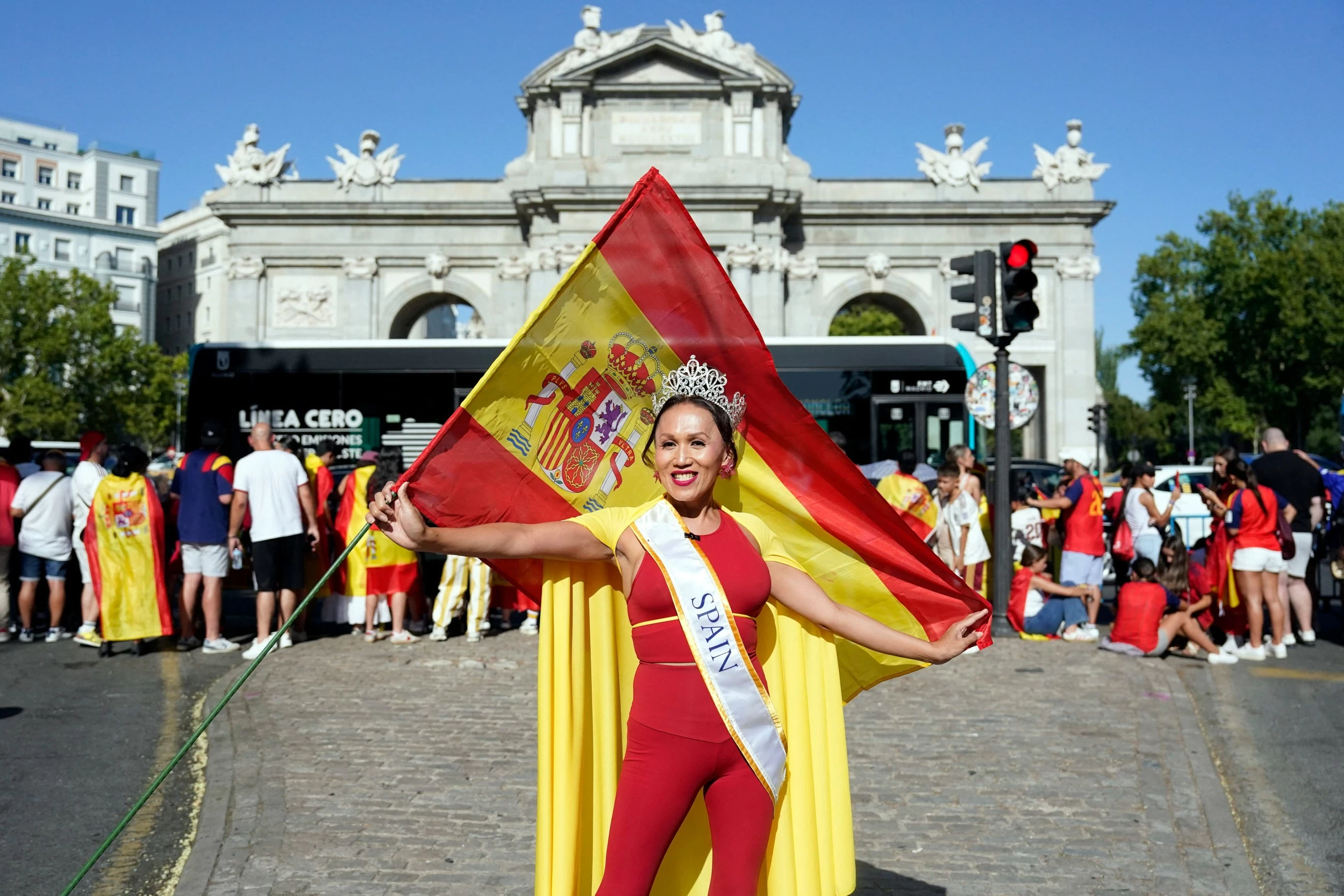 Spanish king hails World Cup heroes as celebration tour begins