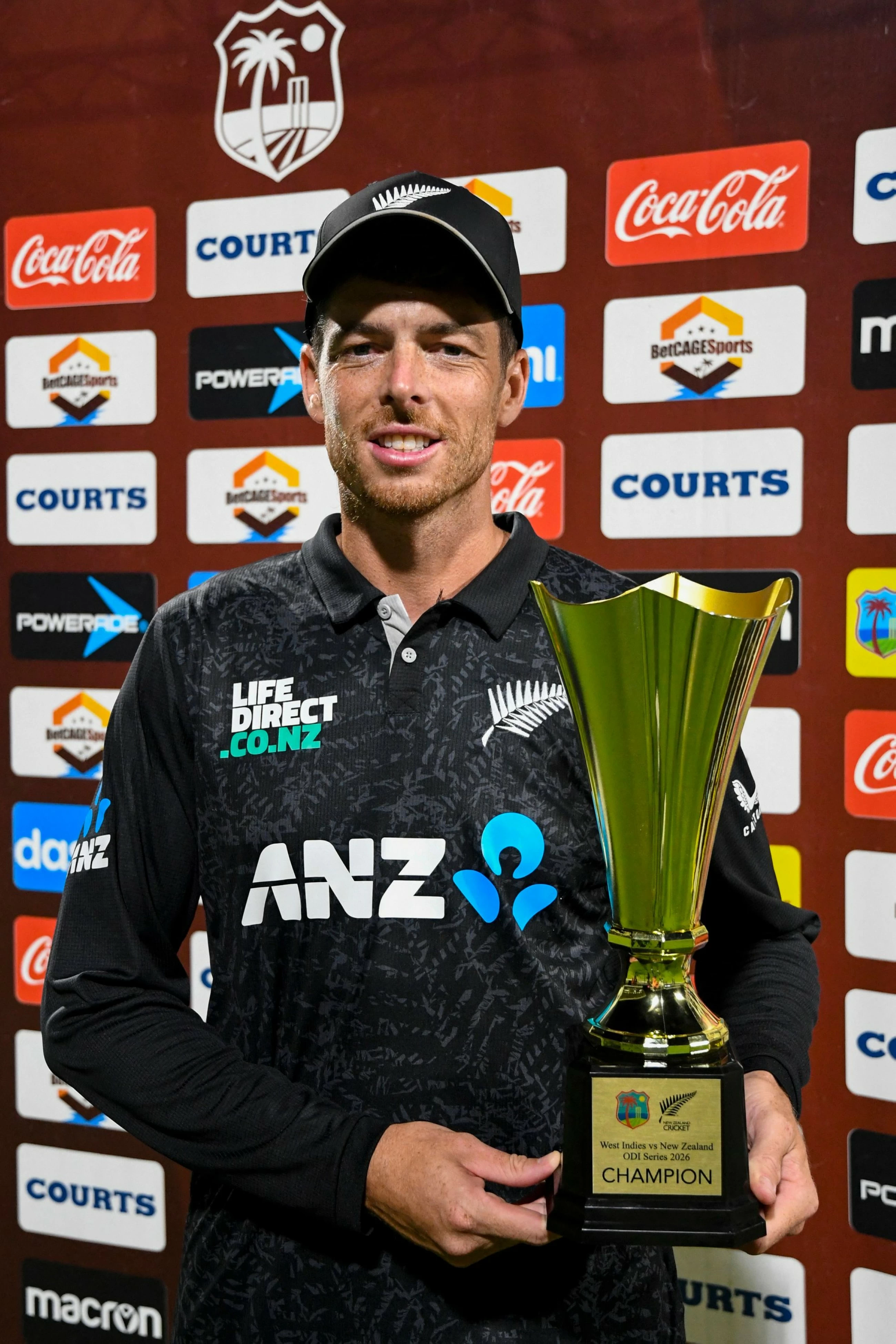West Indies beats New Zealand by 2 wickets in the 5th ODI; New Zealand takes the series 3-2