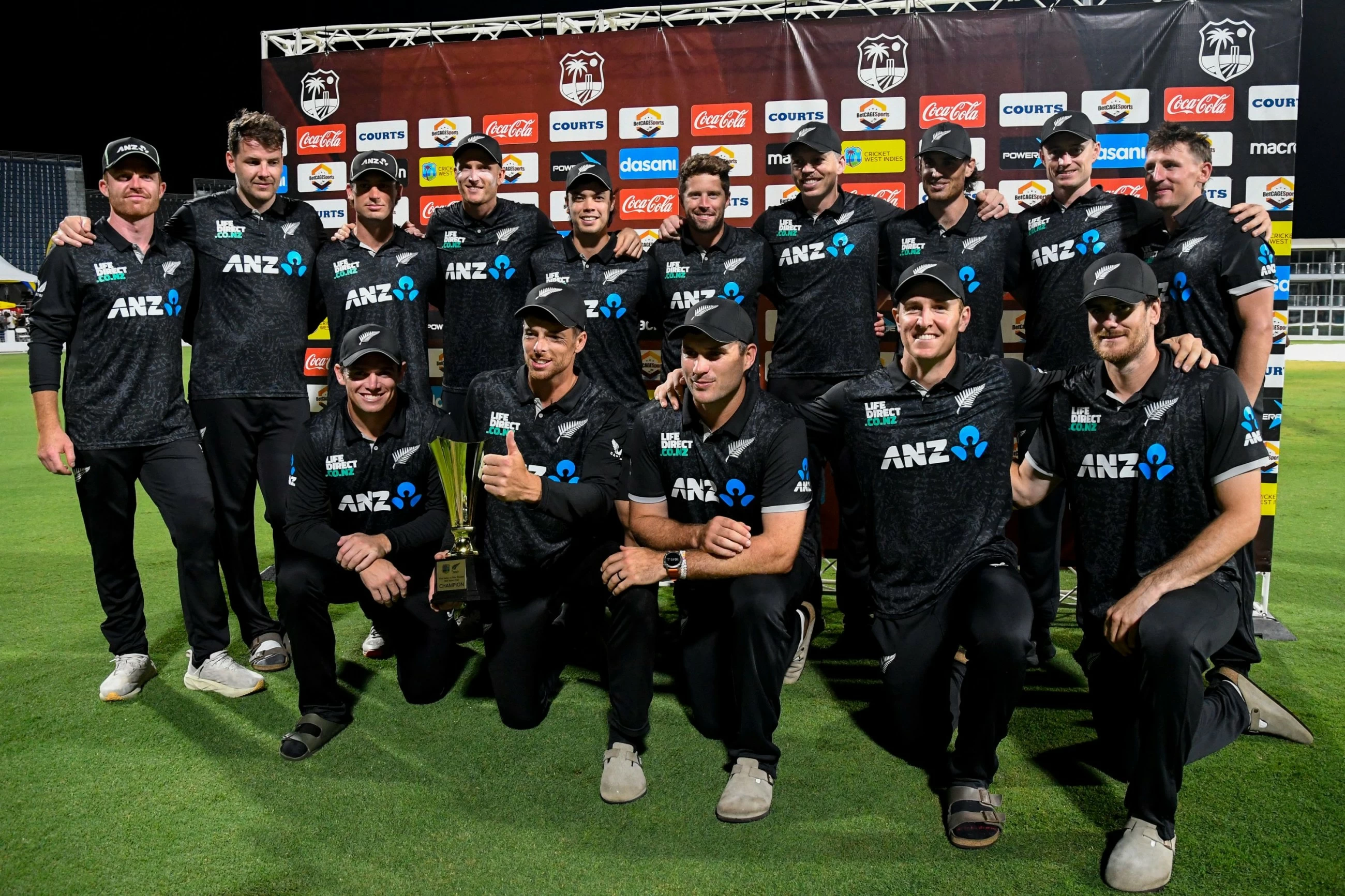 West Indies beats New Zealand by 2 wickets in the 5th ODI; New Zealand takes the series 3-2