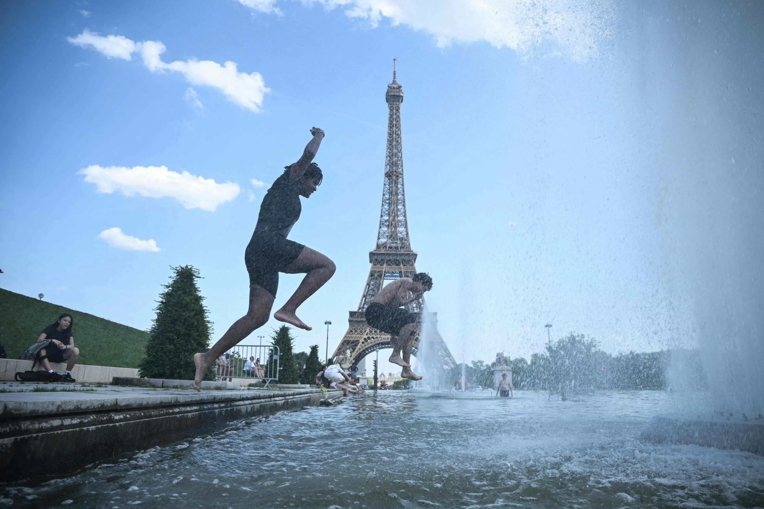 France records 5,764 excess deaths during June-July heatwaves