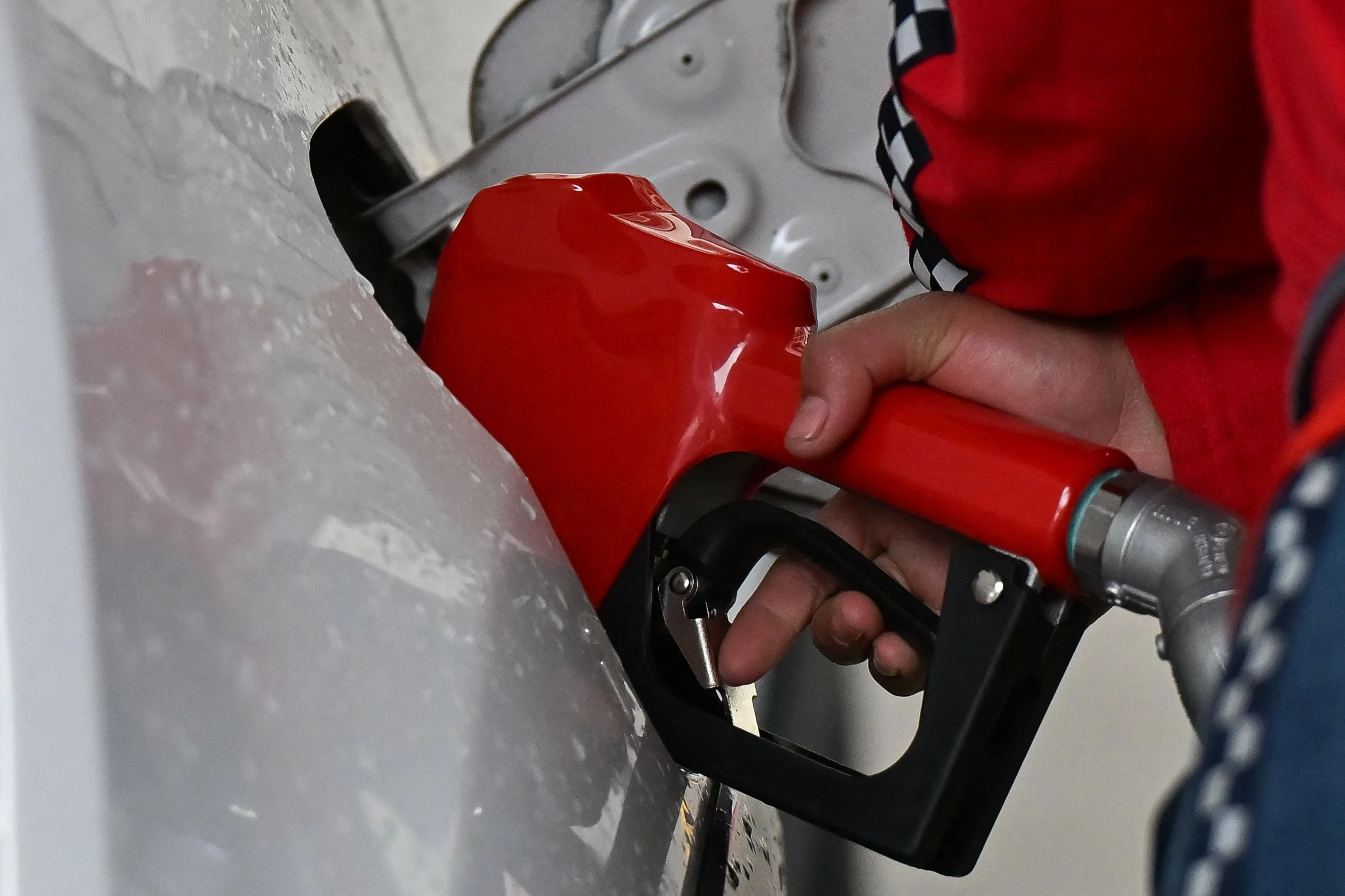 Oil prices rise for fifth day on supply concerns