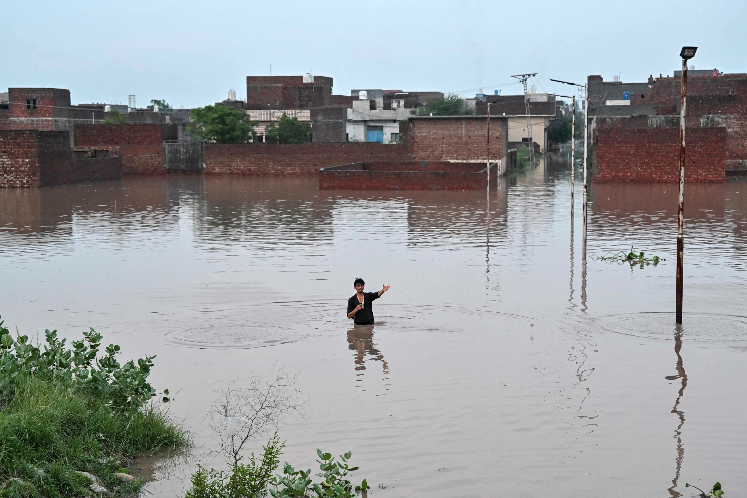 Monsoon deaths cross 100 as more rain likely in Pakistan from July 29