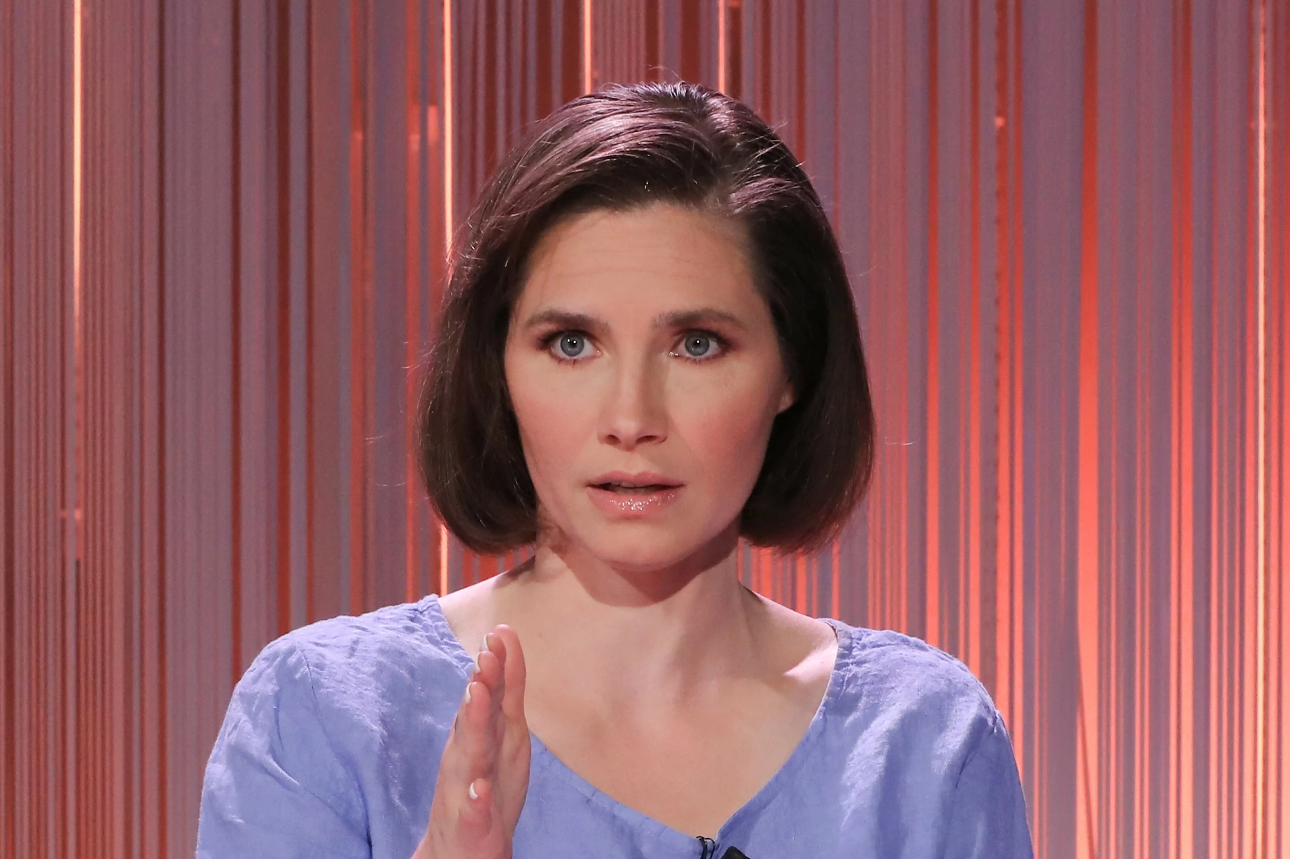 In ‘Cartwheel,’ American author Amanda Knox tells her story through comedy