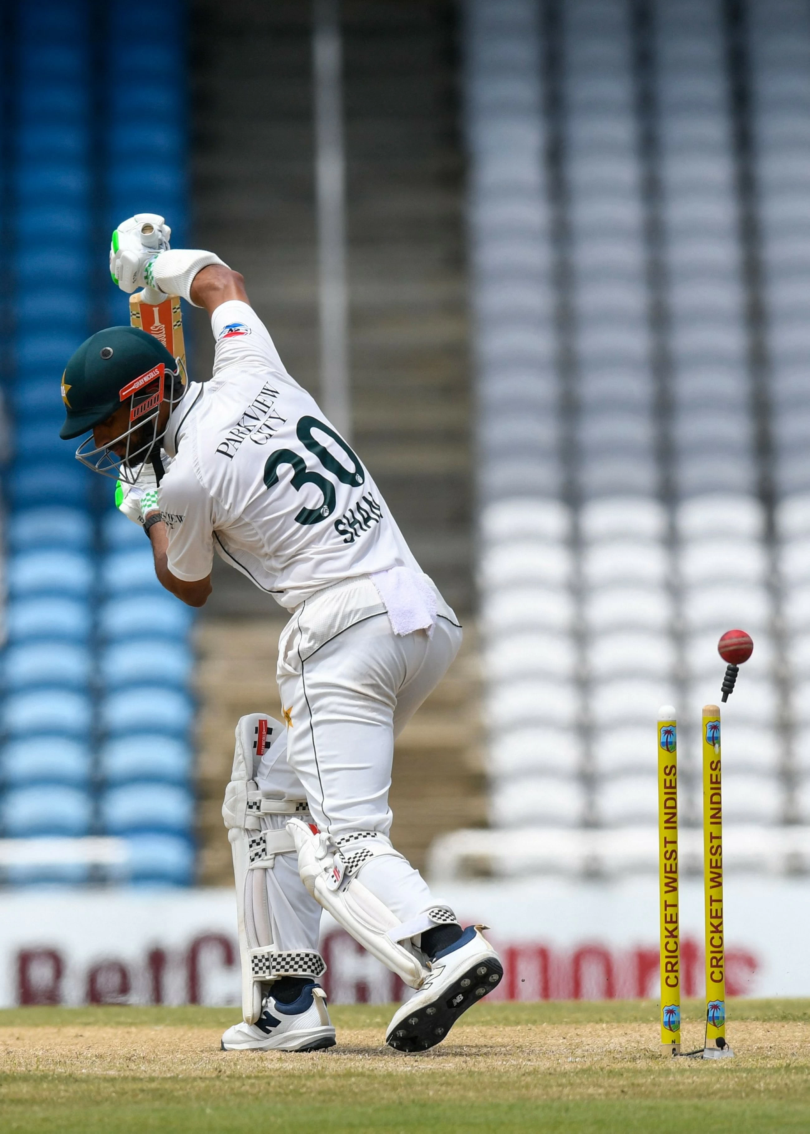 Greaves sets Test record with five wicket maidens in a row