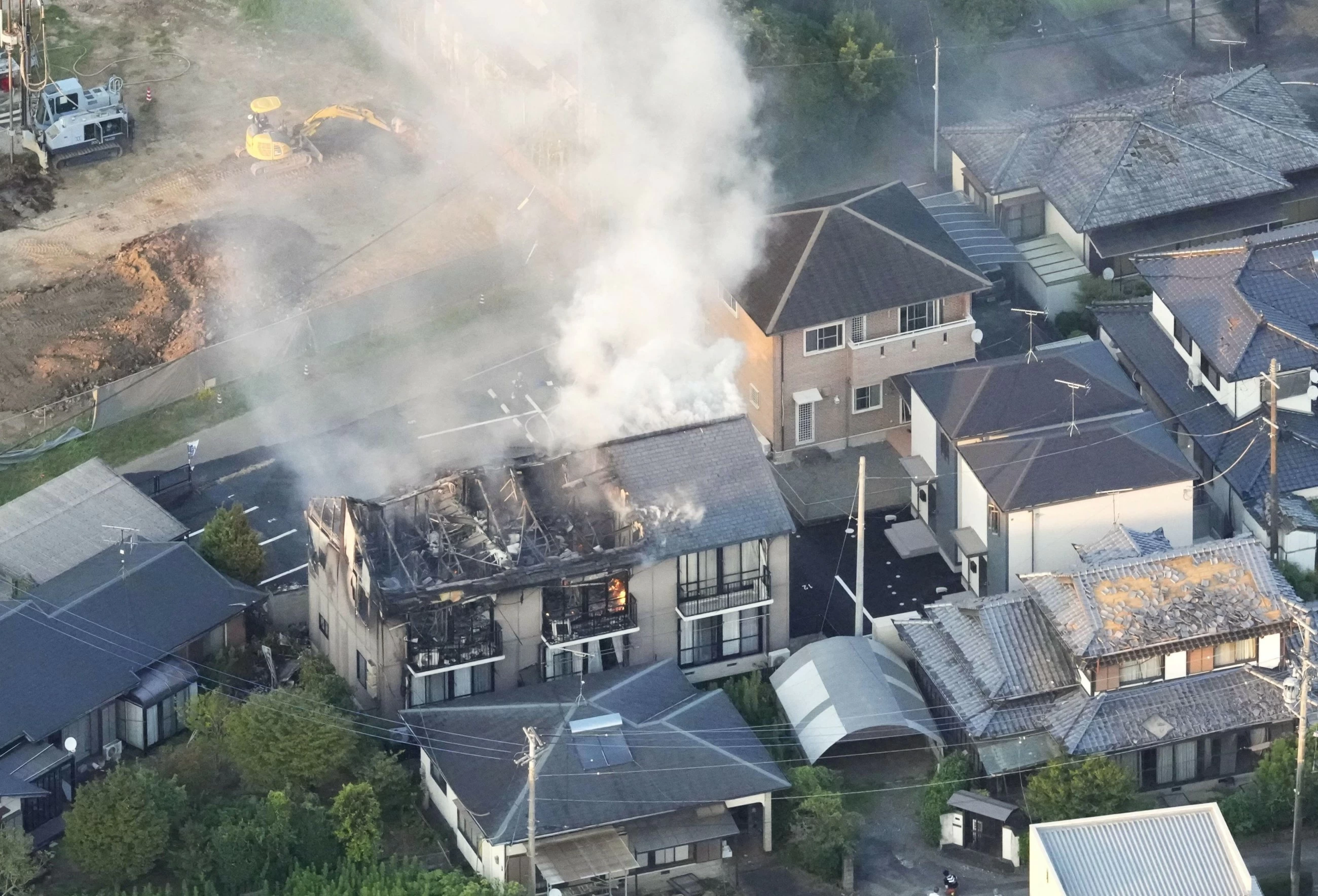 VIDEO: Dozens feared trapped in quake-hit Japan shopping mall