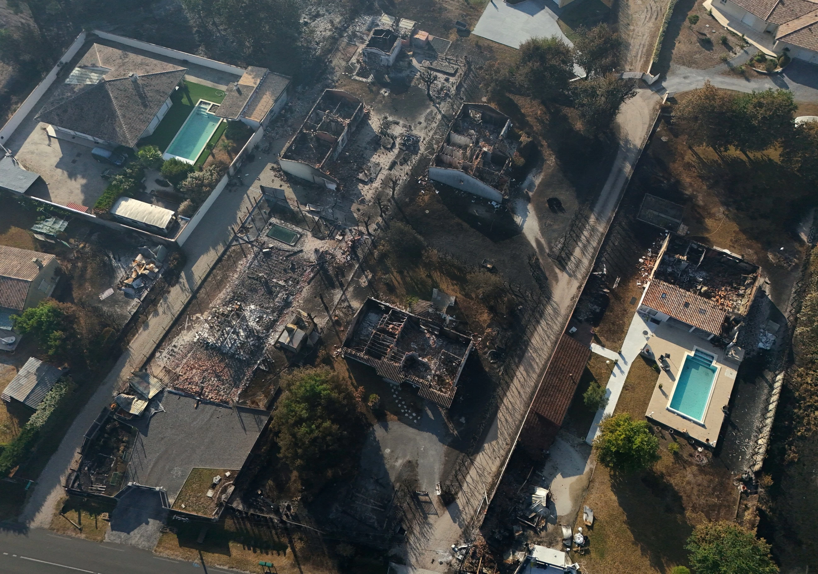 France orders 4,000 more evacuated as fires displace 330,000 across southwest Europe