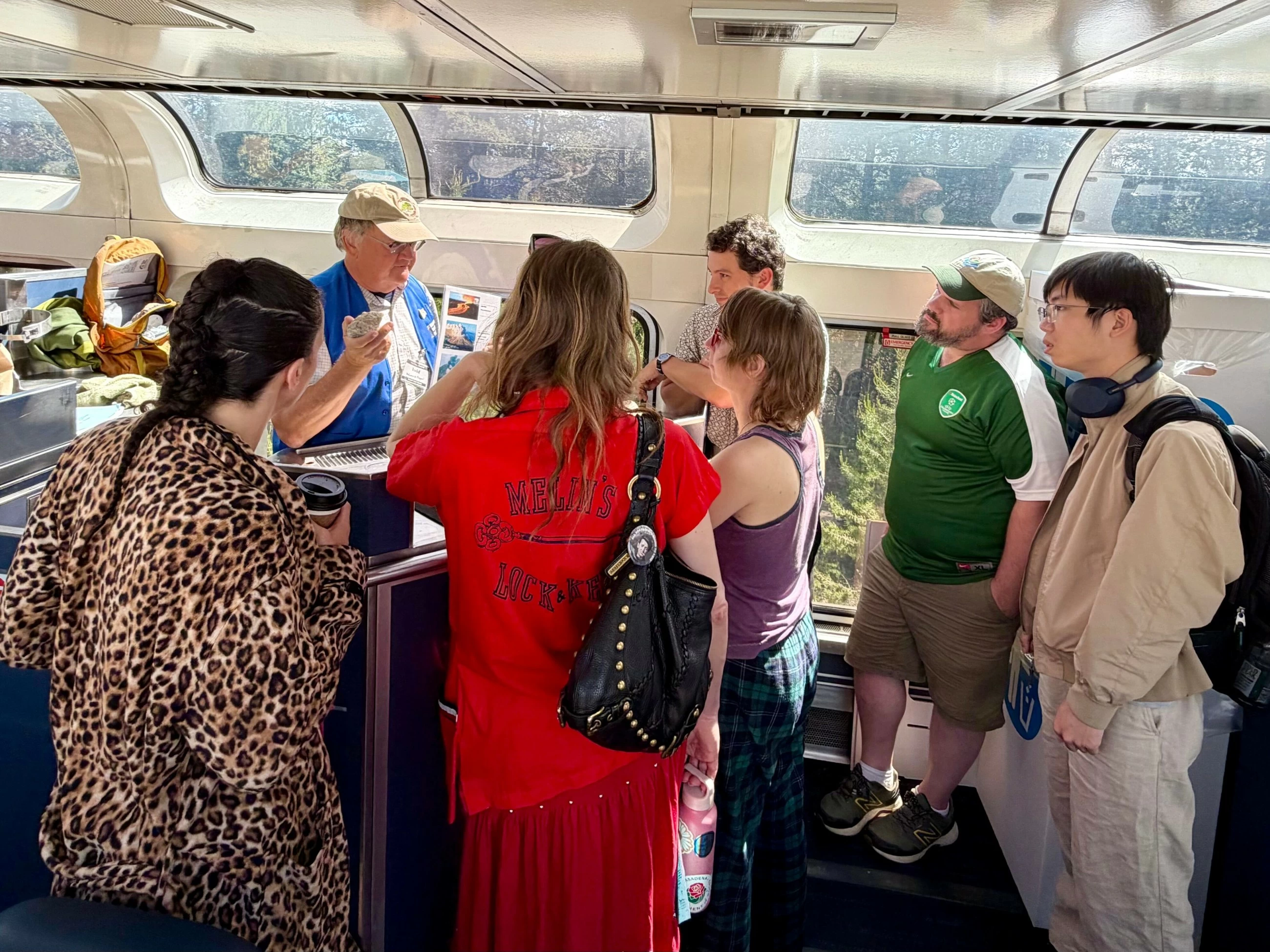 Passengers on this scenic Oregon train ride are putting down their phones