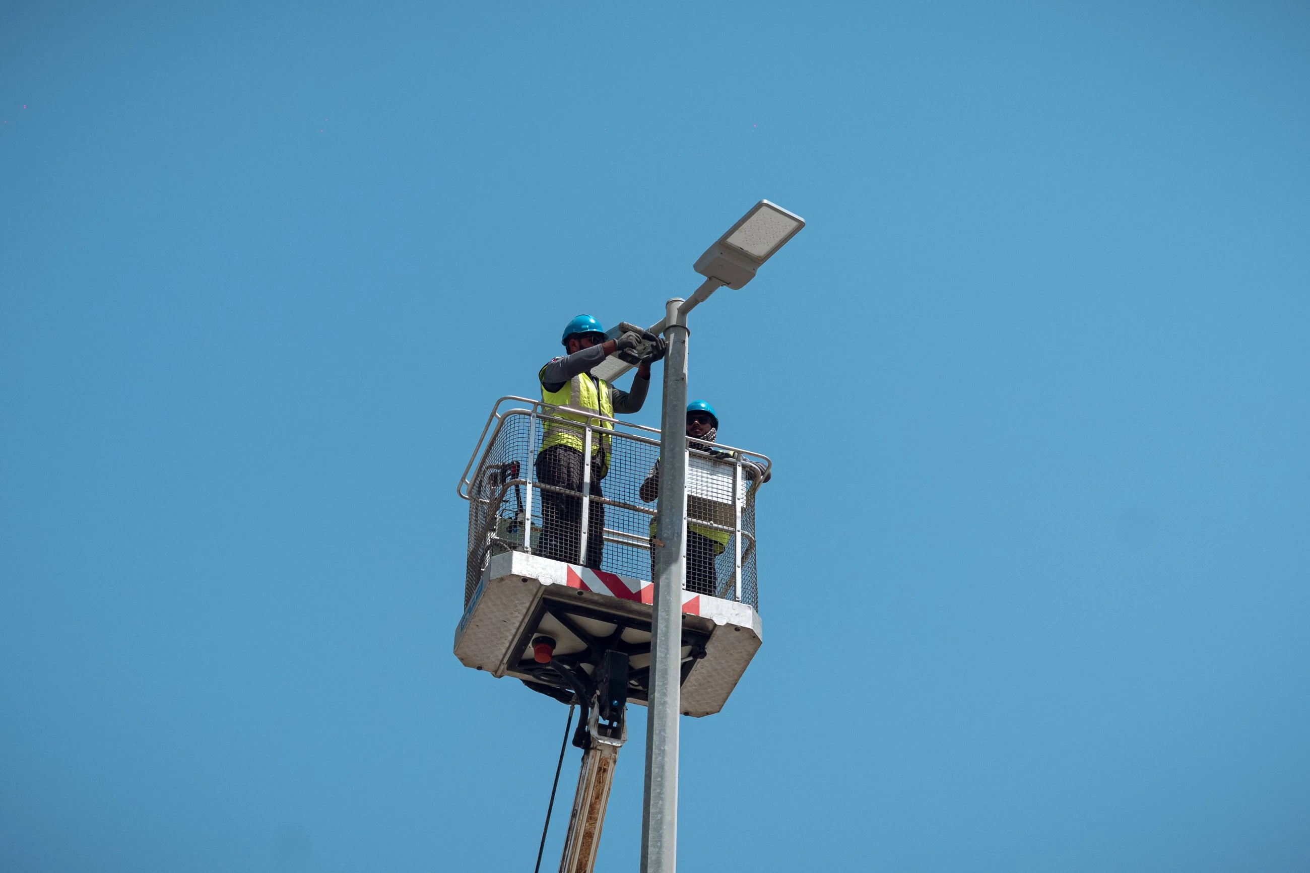 SEWA Installs 1,878 New Lighting Poles in Sharjah During First Half of 2026