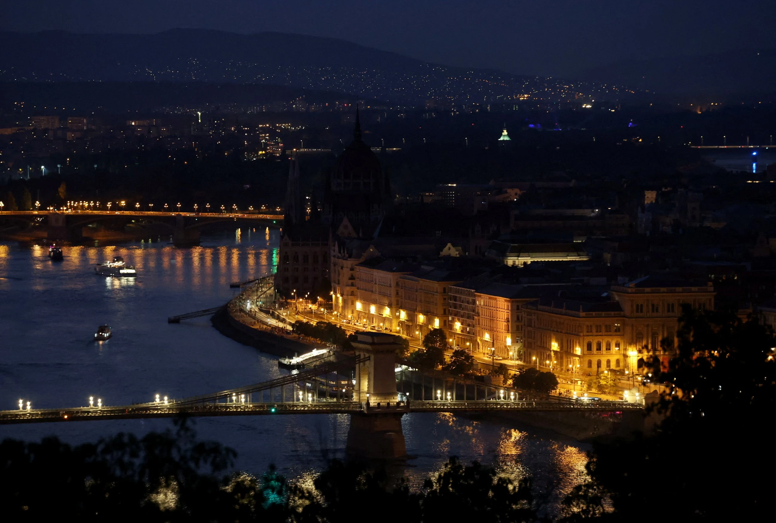 Europe heatwave &ndash; Italian cities on red alert; lights turned off at key landmarks in Hungary and Romania