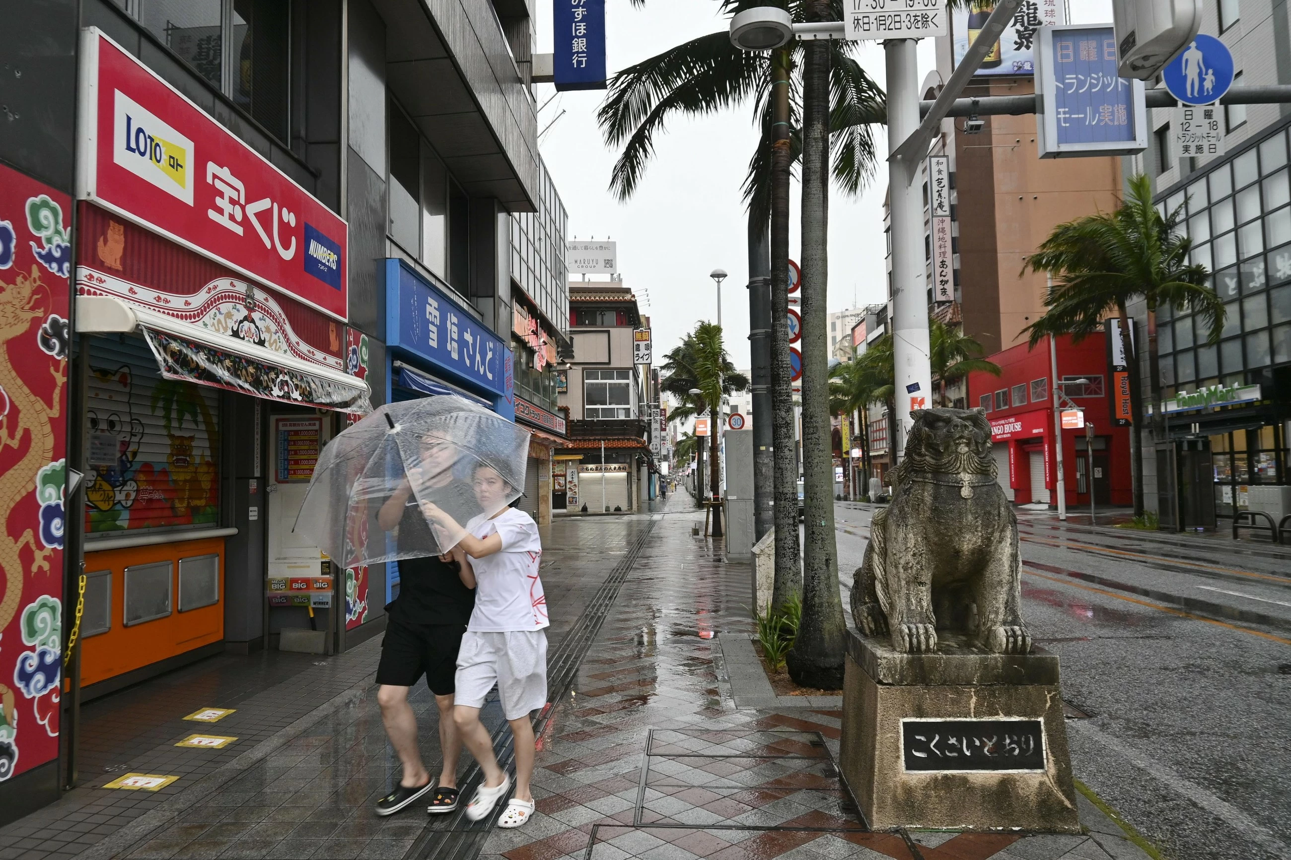 Typhoon Dolphin – Flights cancelled in Japan, China and Taiwan; thousands of buildings go without power in Okinawa