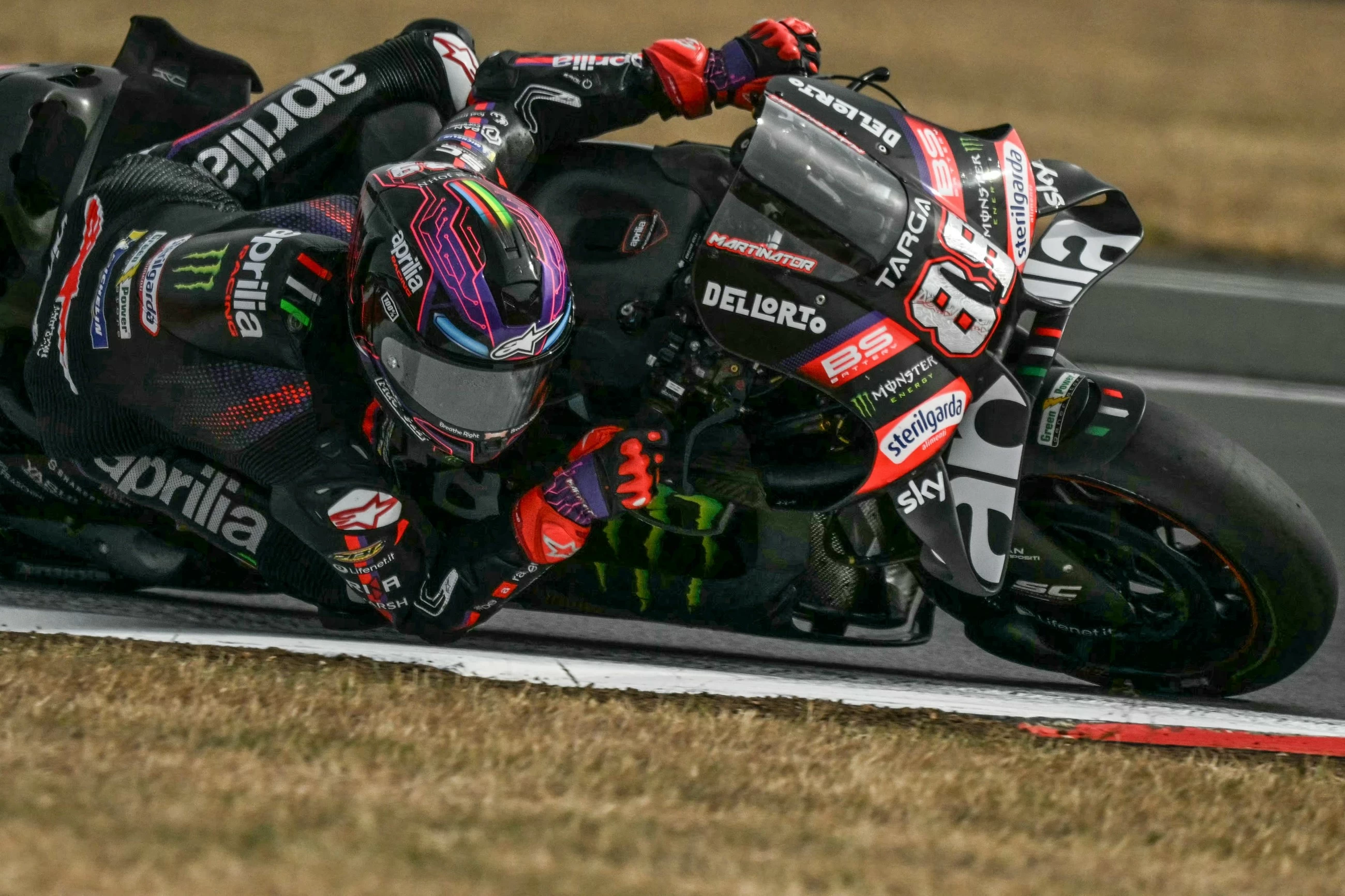 Martin extends championship lead with British GP sprint win