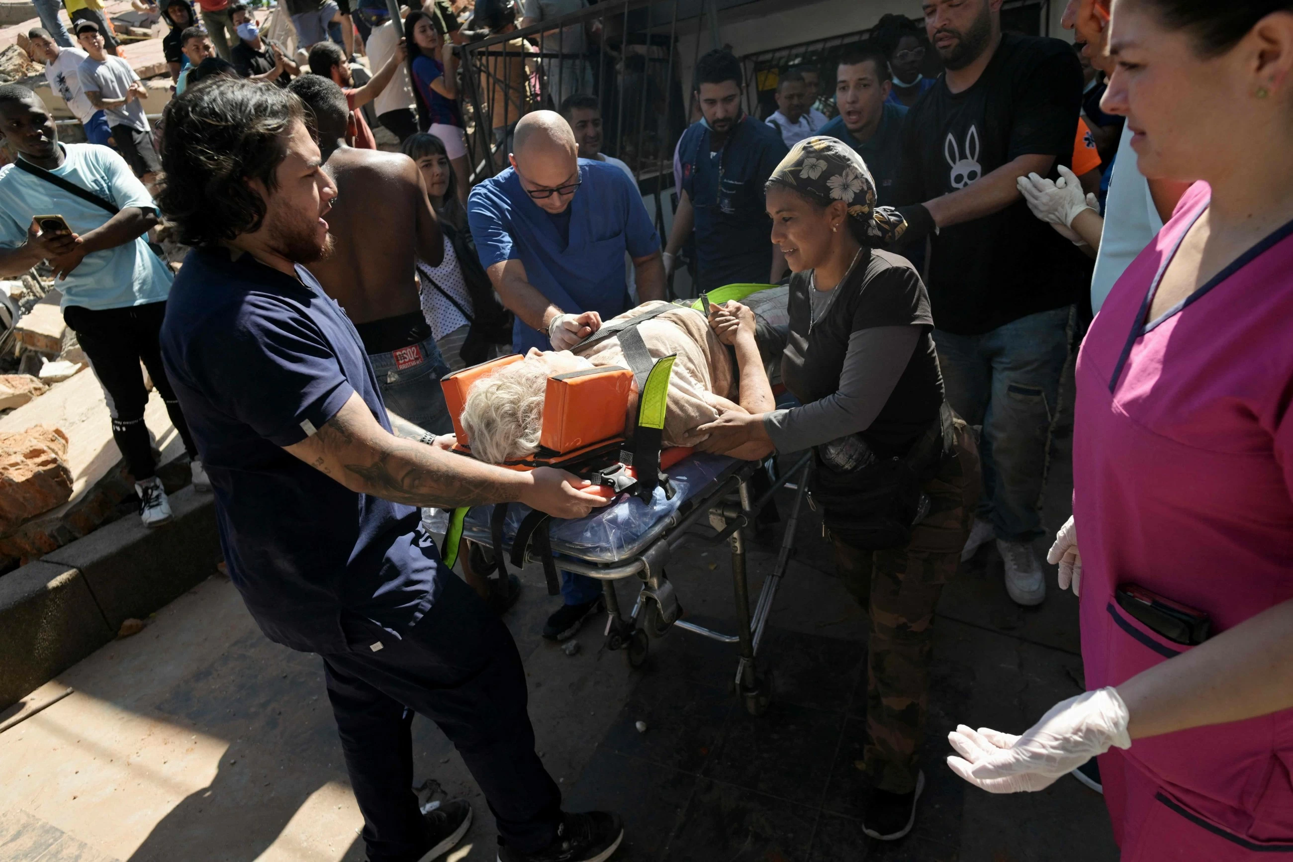 VIDEO: Colombia scrambles to find survivors as quake kills 132