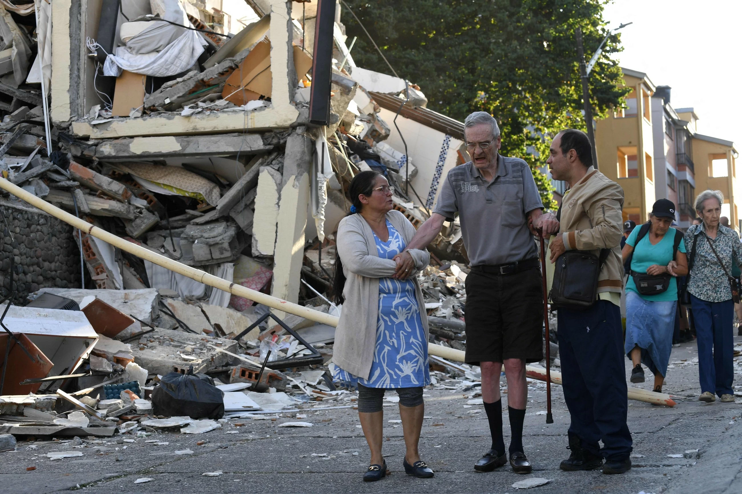 VIDEO: Colombia scrambles to find survivors as quake kills 132