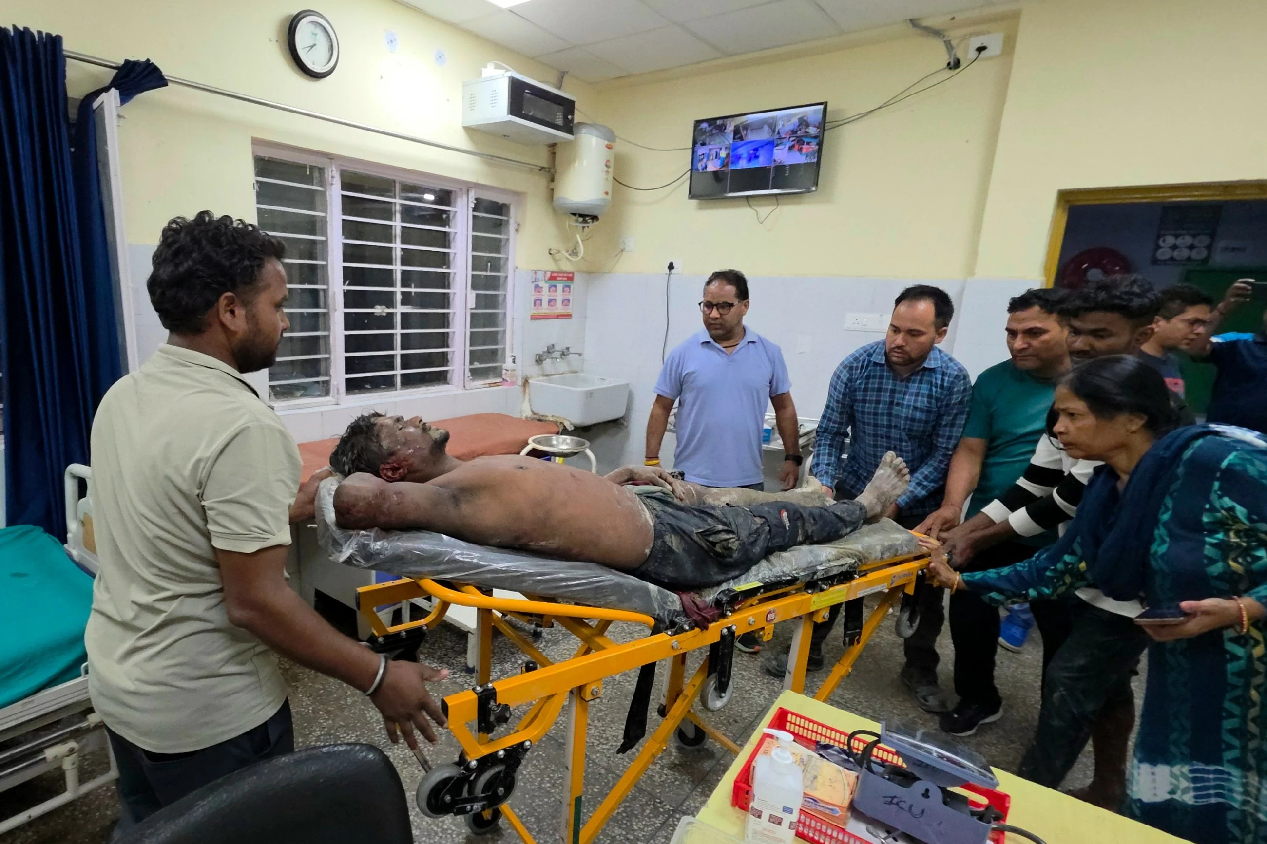 Seven Killed as Water and Debris Flood Indian Tunnel in Uttarakhand