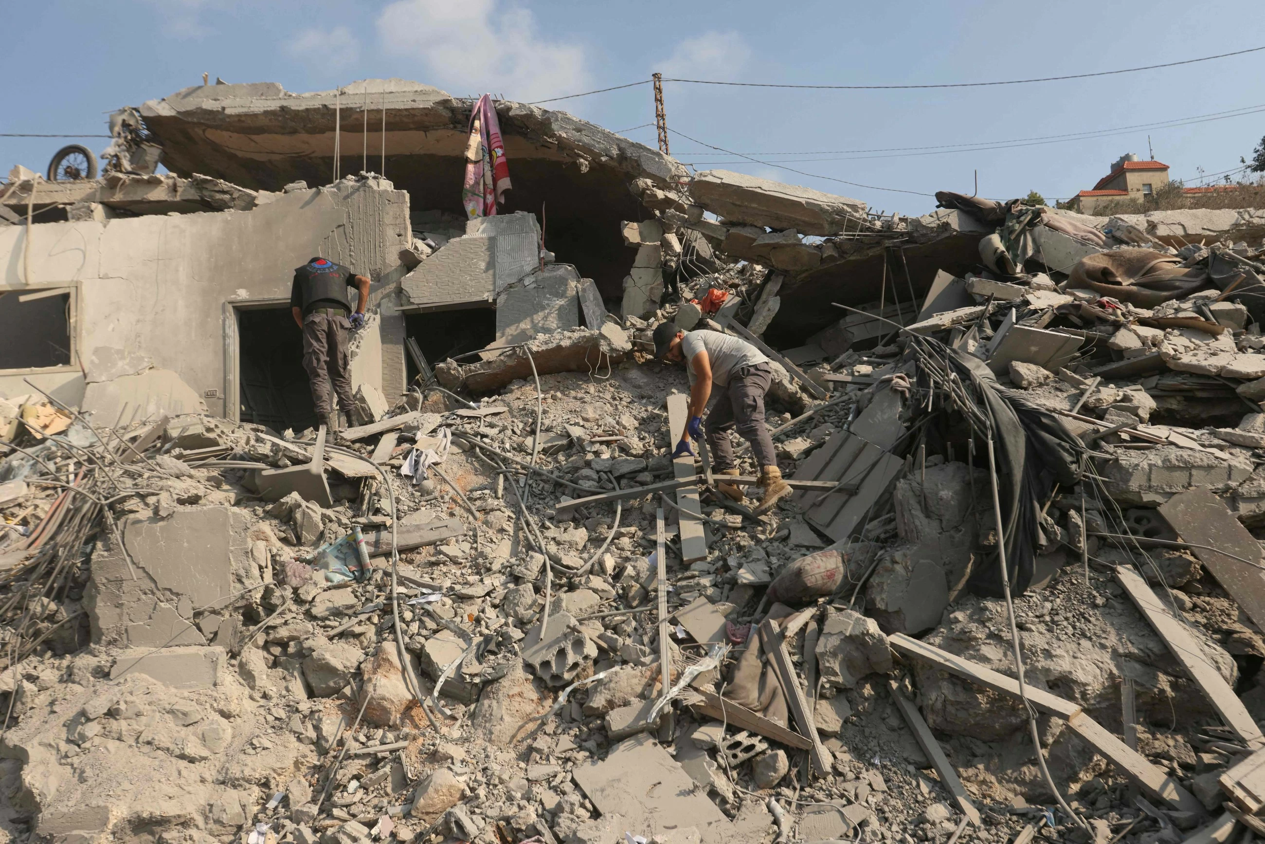 Israeli strike kills 7 in south Lebanon