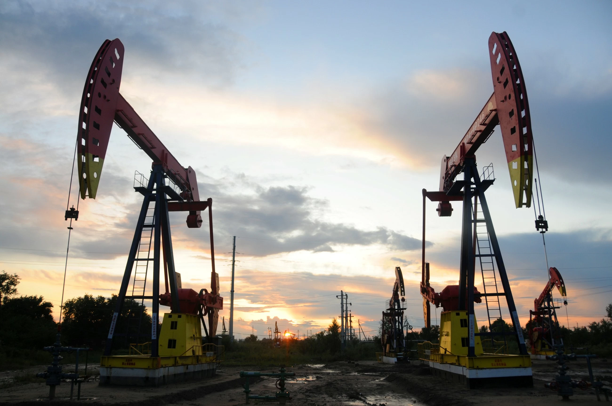 Oil rises by over 1%, with Brent reaching $88.52 per barrel