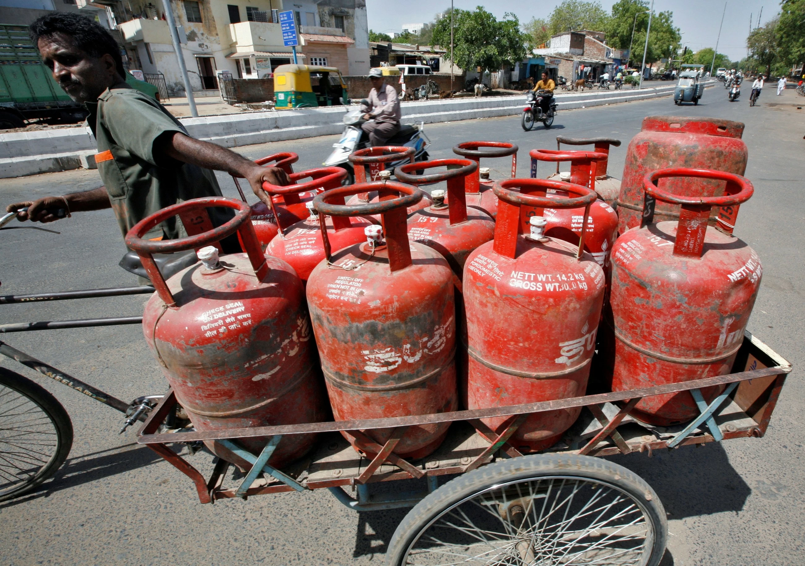 India sets LPG output targets for refiners, producers to tackle supply disruptions