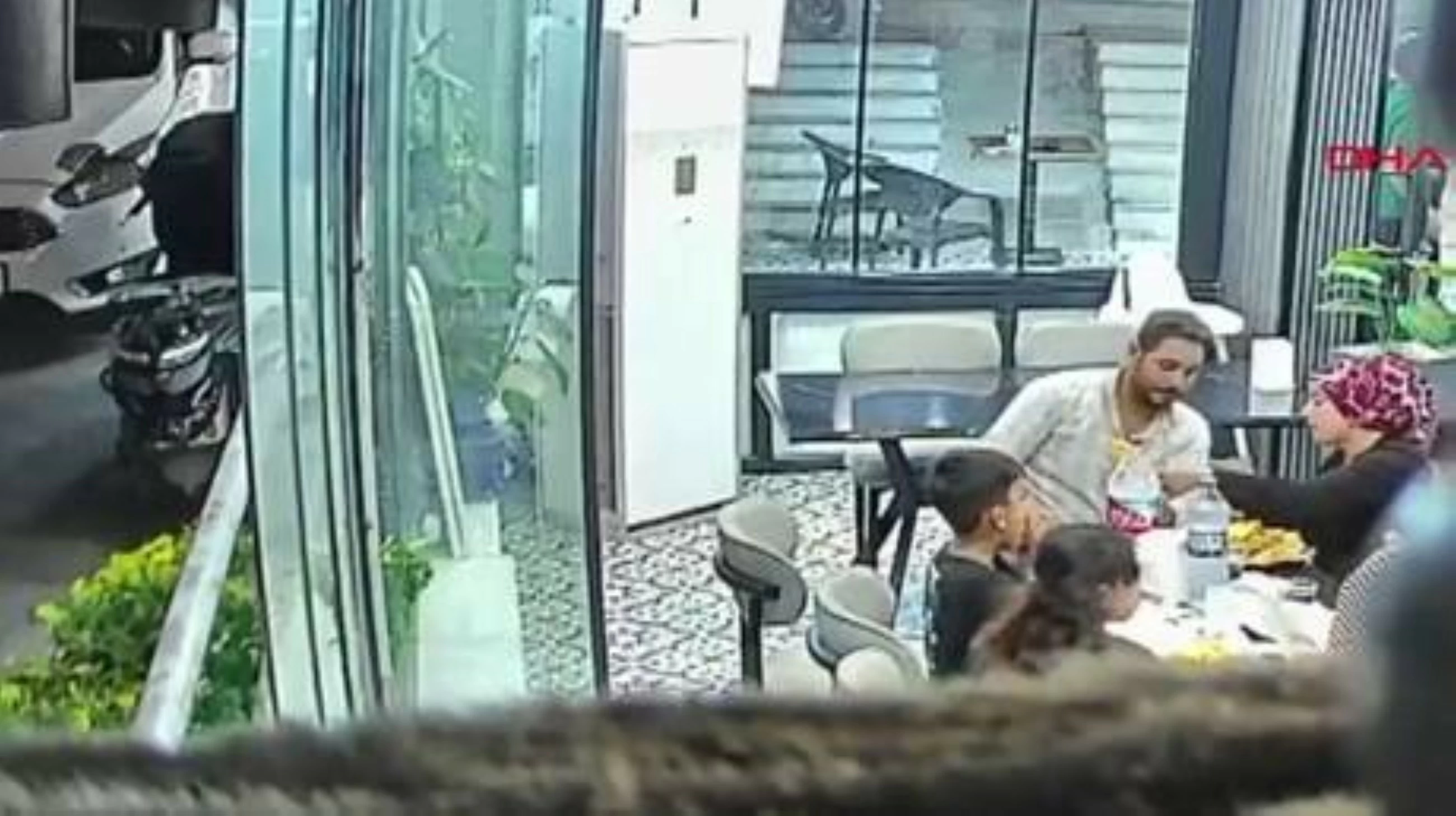 VIDEO: Turkish restaurant owner saves customer from choking using the Heimlich manoeuvre