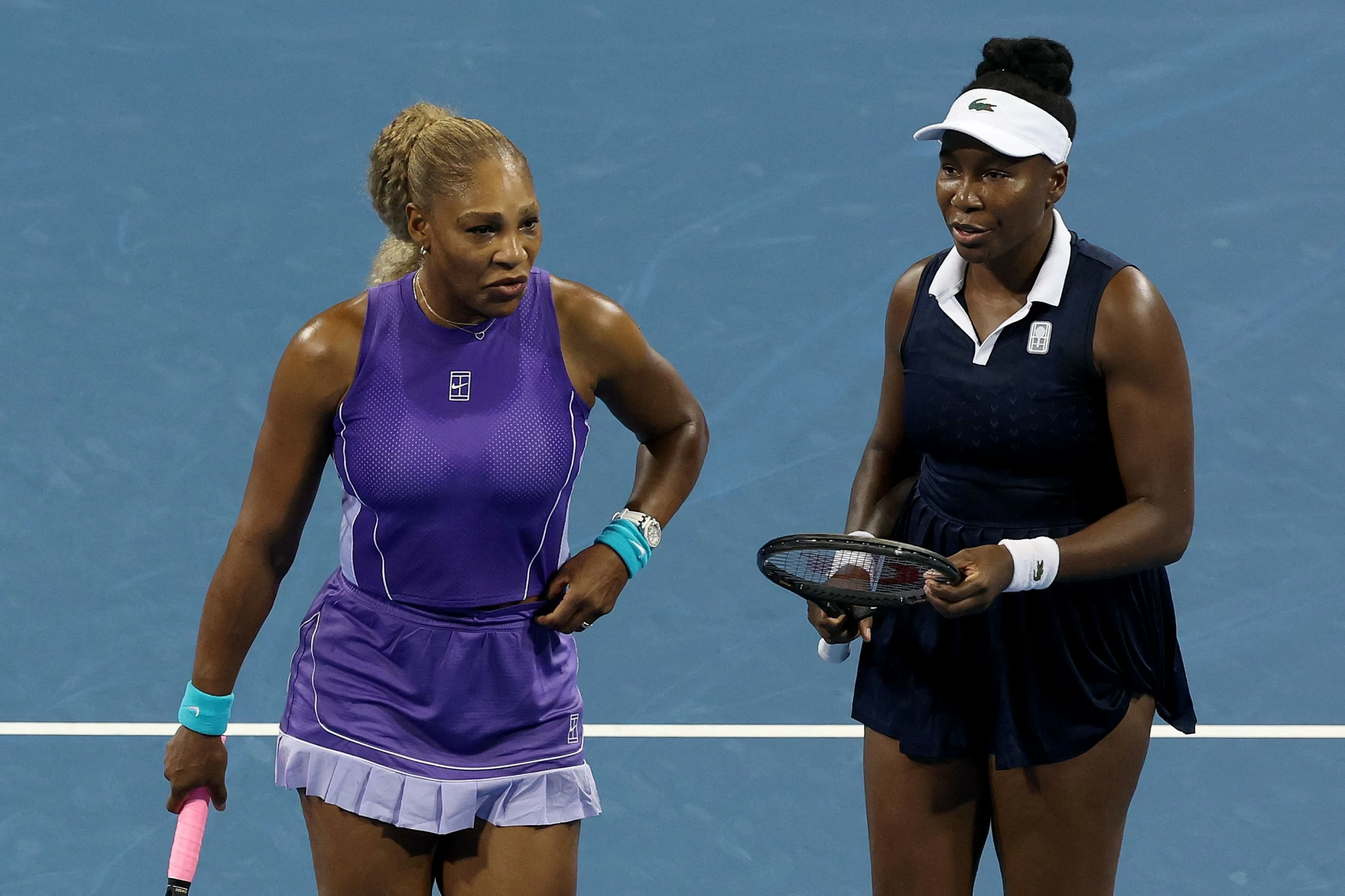 Zverev advances at Cincinnati while Williams sisters fall