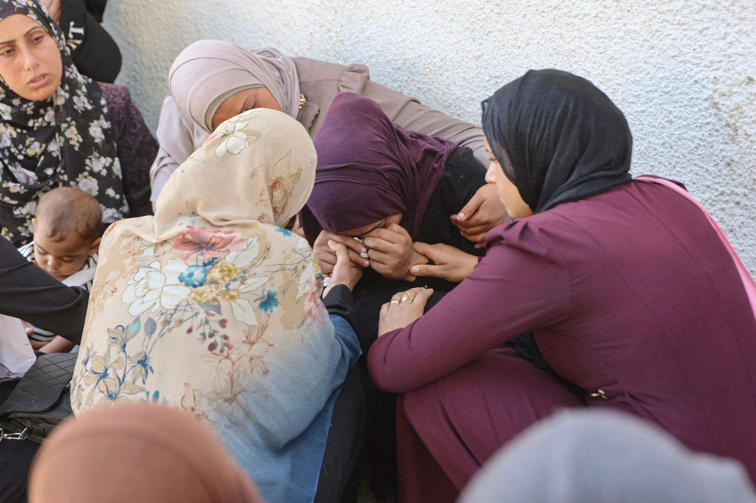 Over 900 humanitarian workers killed, injured or kidnapped in Gaza during 2025, says UN