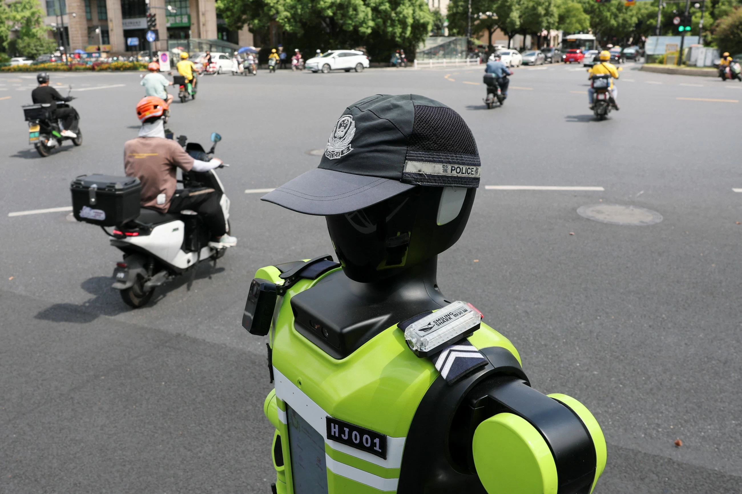 No break needed – China puts robocops on traffic duty, without powers to arrest